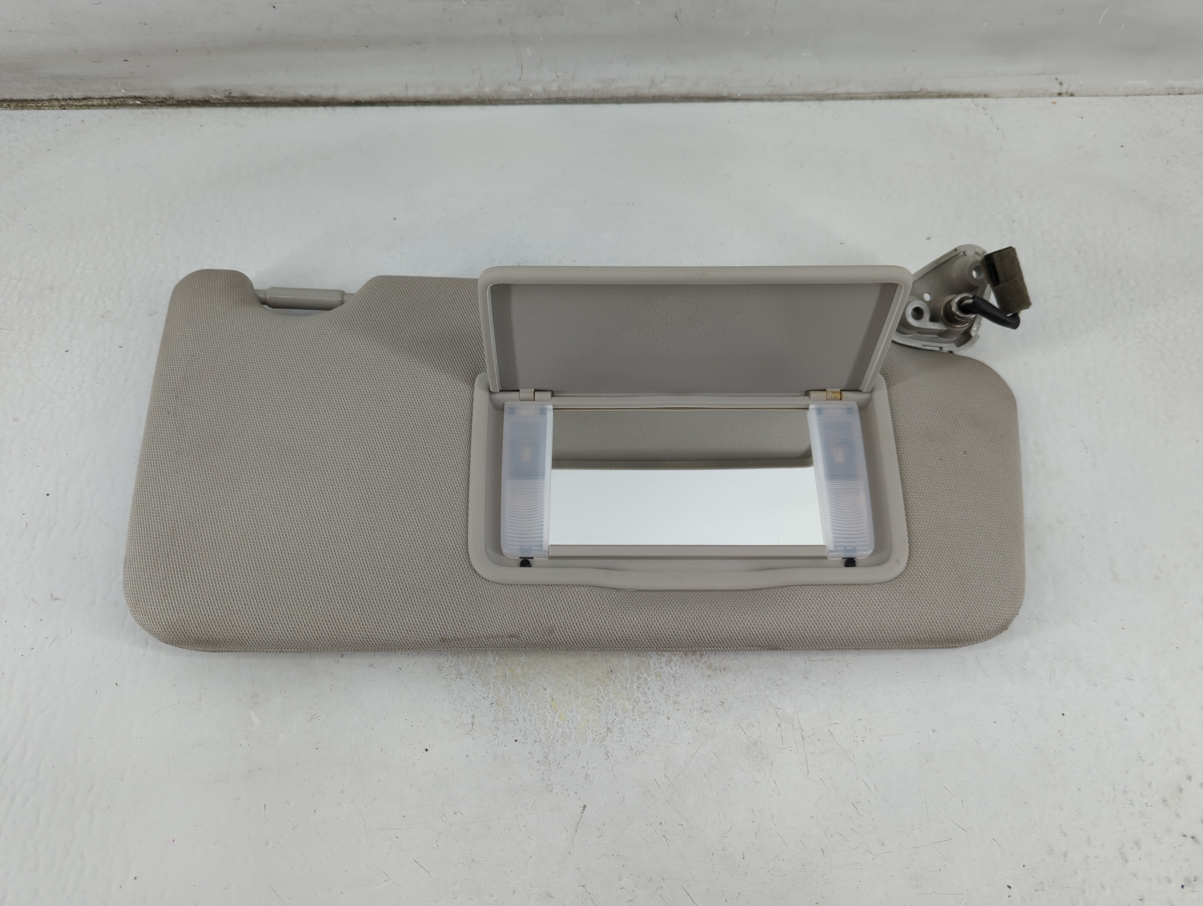2010-2014 Subaru Legacy Passenger Sun Visor Mirror Right Sunvisor Gray 1057519 - Oemusedautoparts1.com