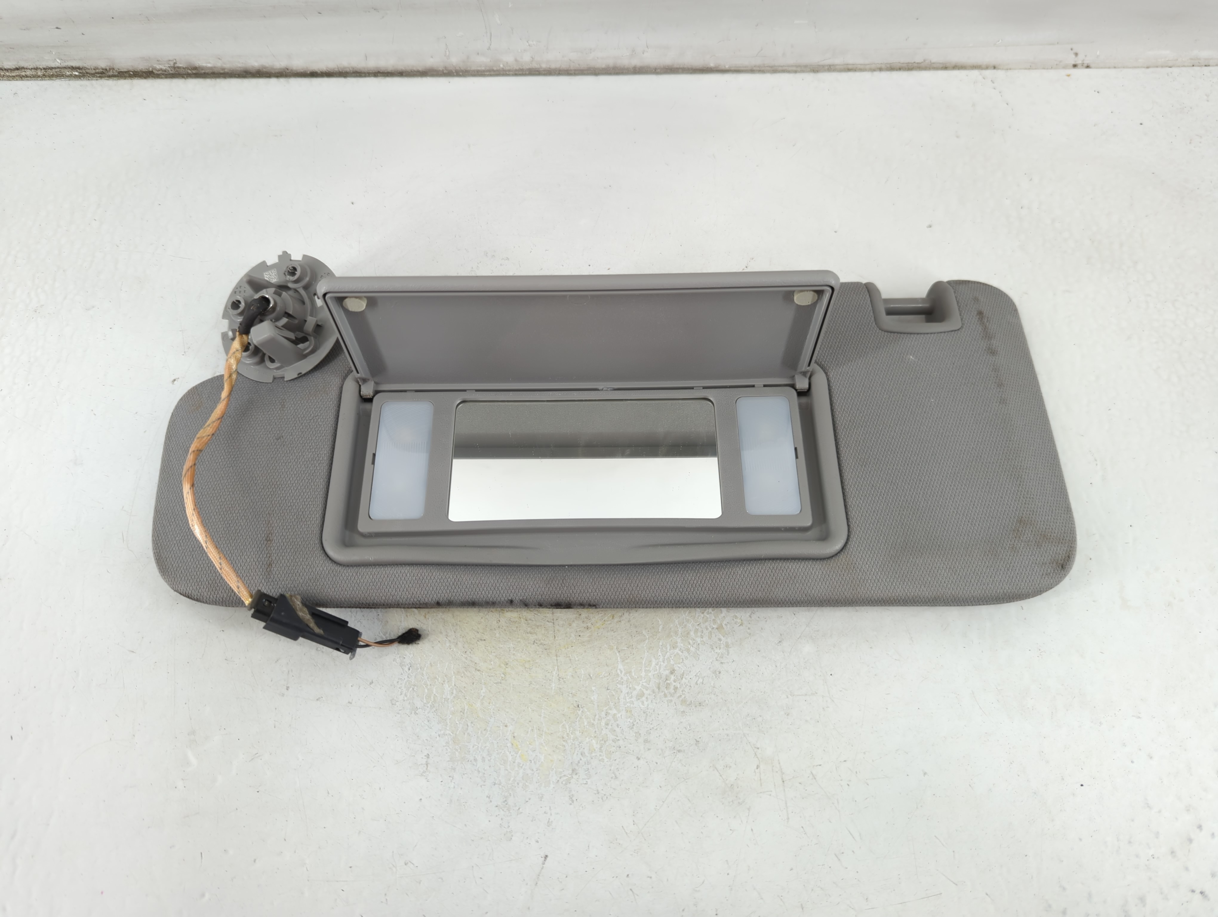 2004-2012 Chevrolet Malibu Driver Sun Visor Mirror Left Sunvisor 1057523 - Oemusedautoparts1.com