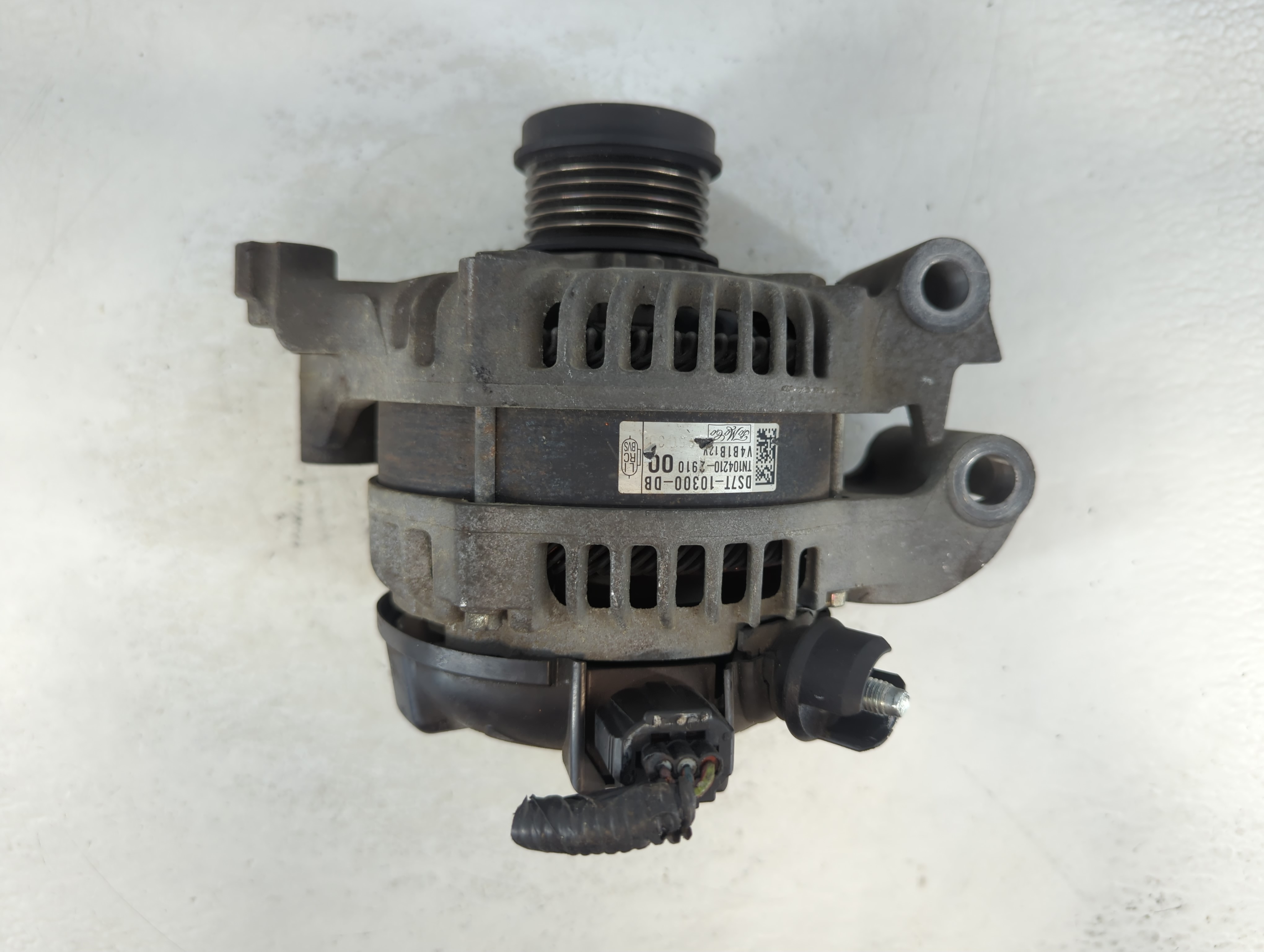 Picture of 2013-2016 Ford Fusion Alternator Generator Charging Assembly Engine Oem 1057790