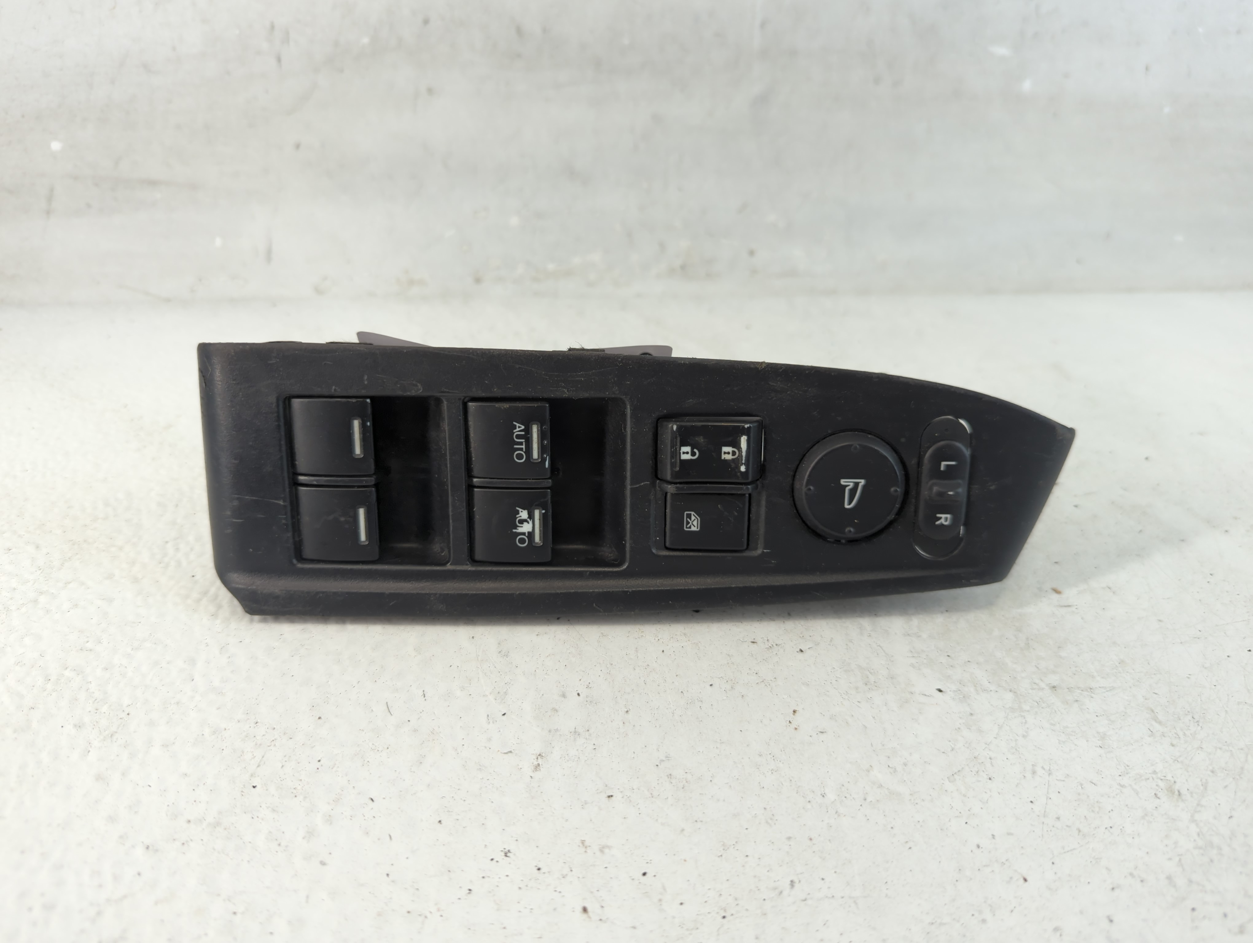 Picture of 2014-2017 Honda Odyssey Driver Left Door Master Power Window Switch 1057846