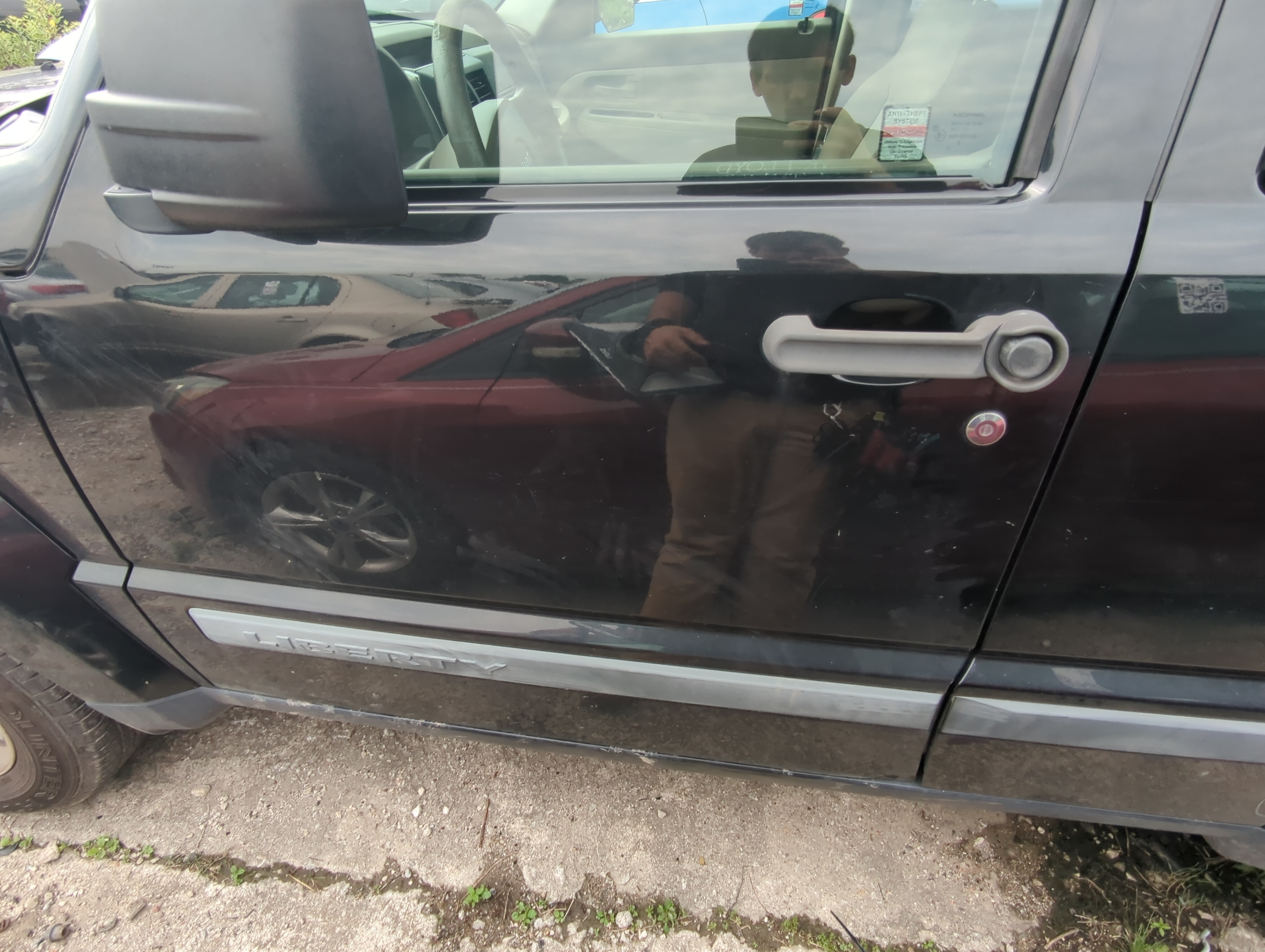 Picture of 2008-2012 Jeep Liberty Driver Front Door Oem 1058301