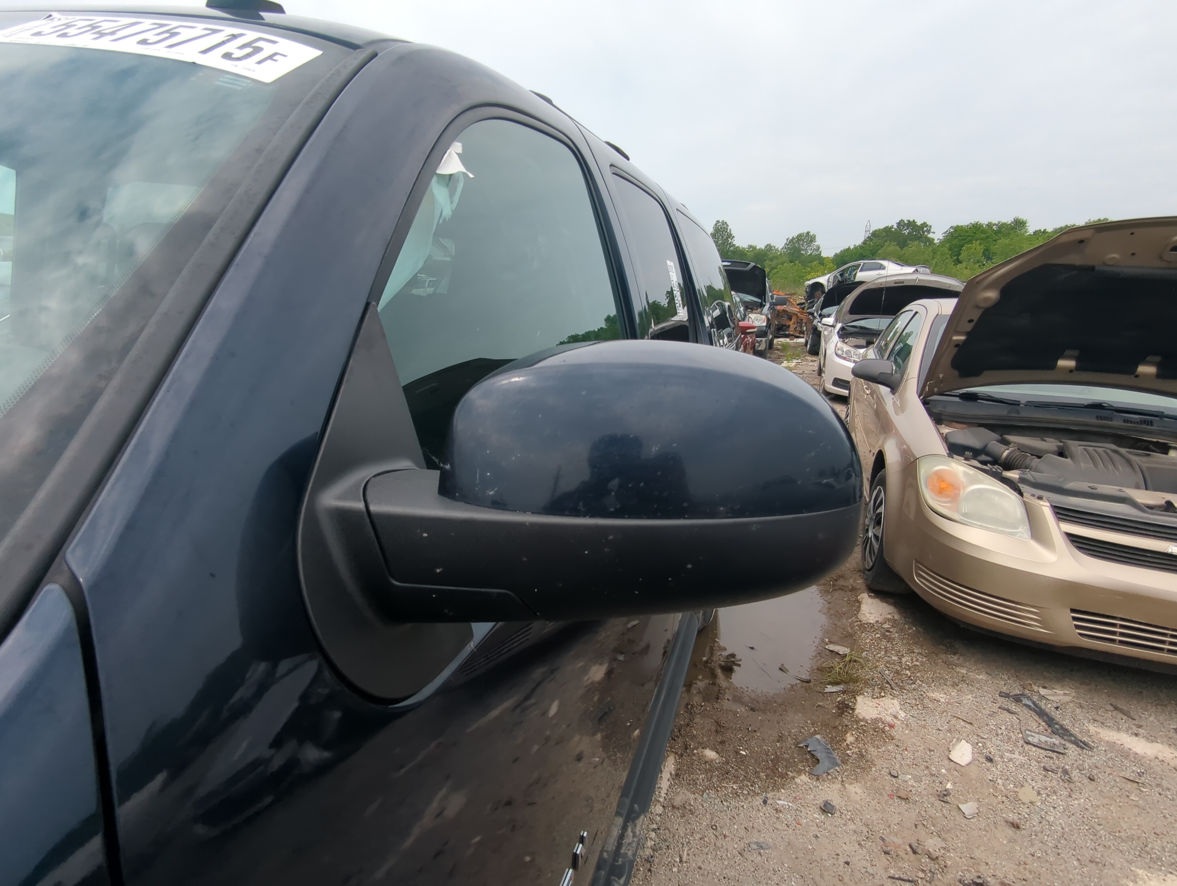 Chevrolet Suburban Driver Left Side View Power Door Mirror Black 1058616 - Oemusedautoparts1.com