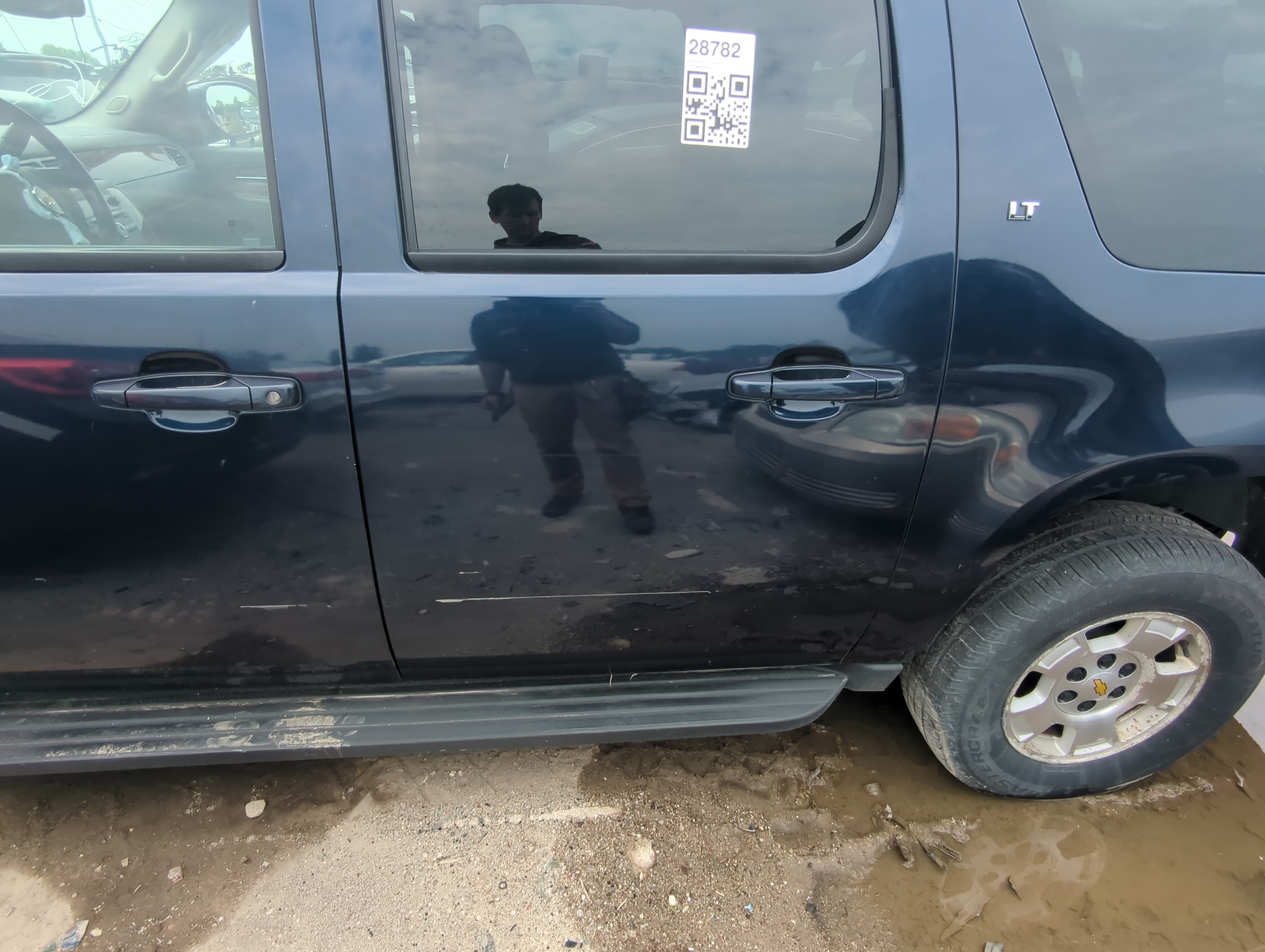 Picture of Chevrolet Suburban Driver Rear Door Oem 1058636
