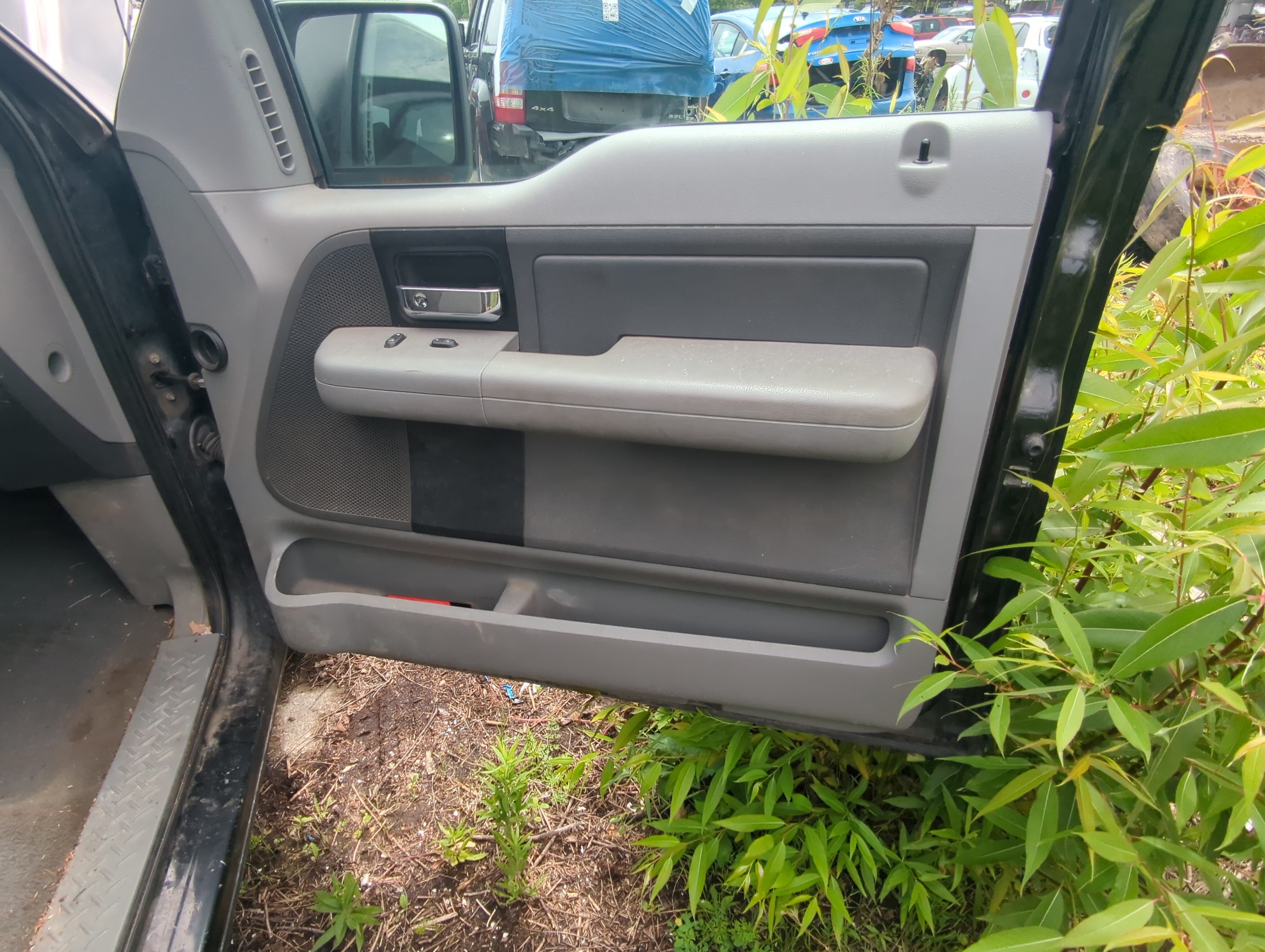 Picture of 2006 Ford F-150 Front Right Passenger Interior Door Panel Trim 1058951