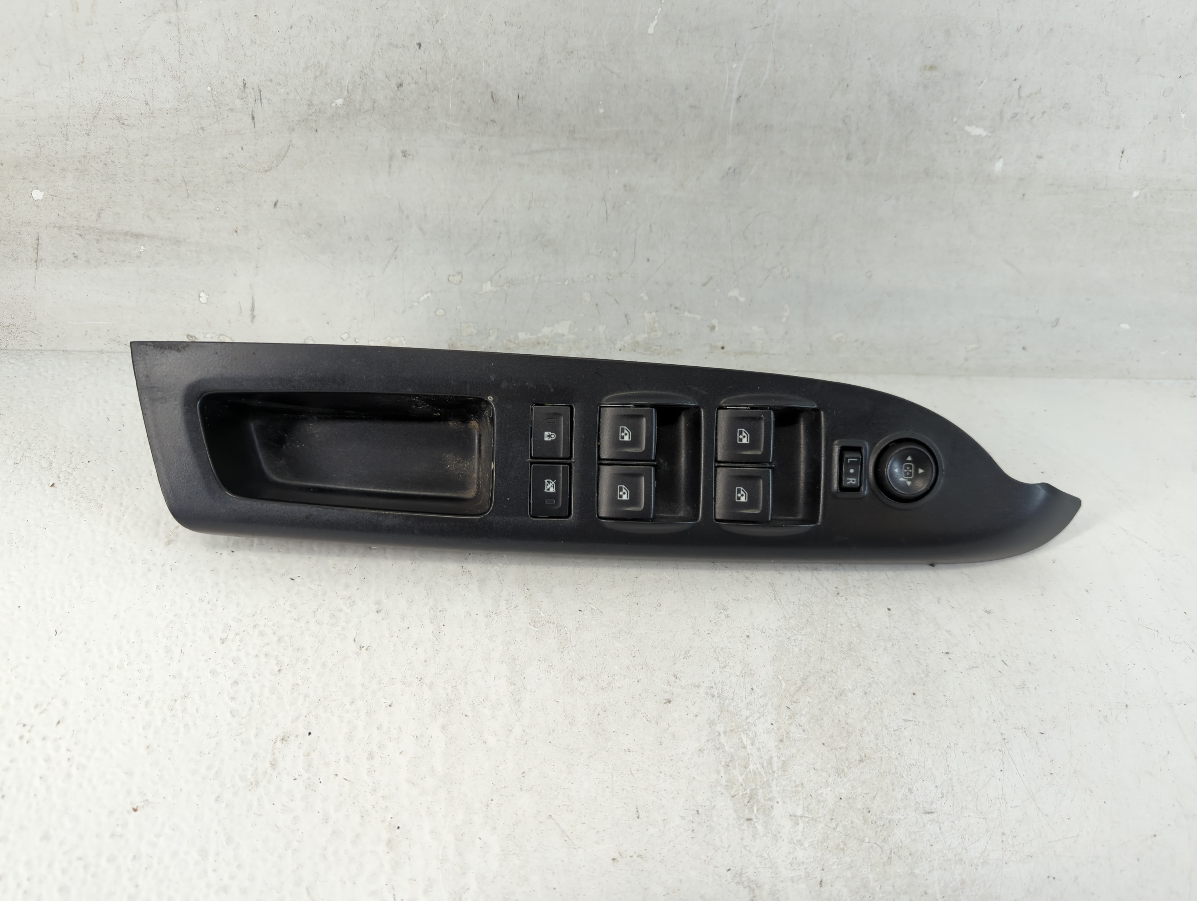 2014 Chevrolet Silverado 1500 Driver Left Door Master Power Window Switch 1059077 - Oemusedautoparts1.com
