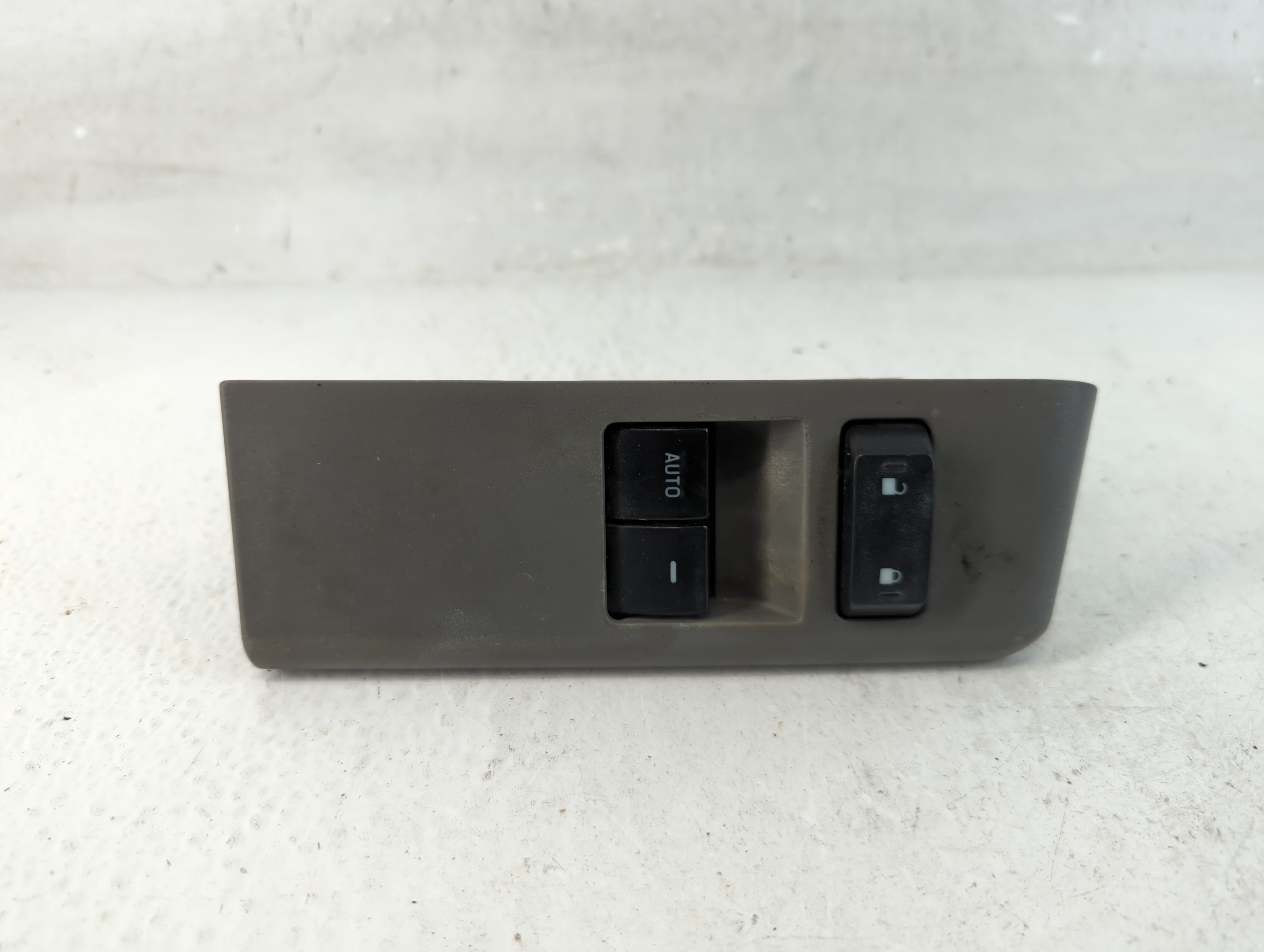 Picture of Ford E-350 Econoline Driver Left Door Master Power Window Switch 1059087