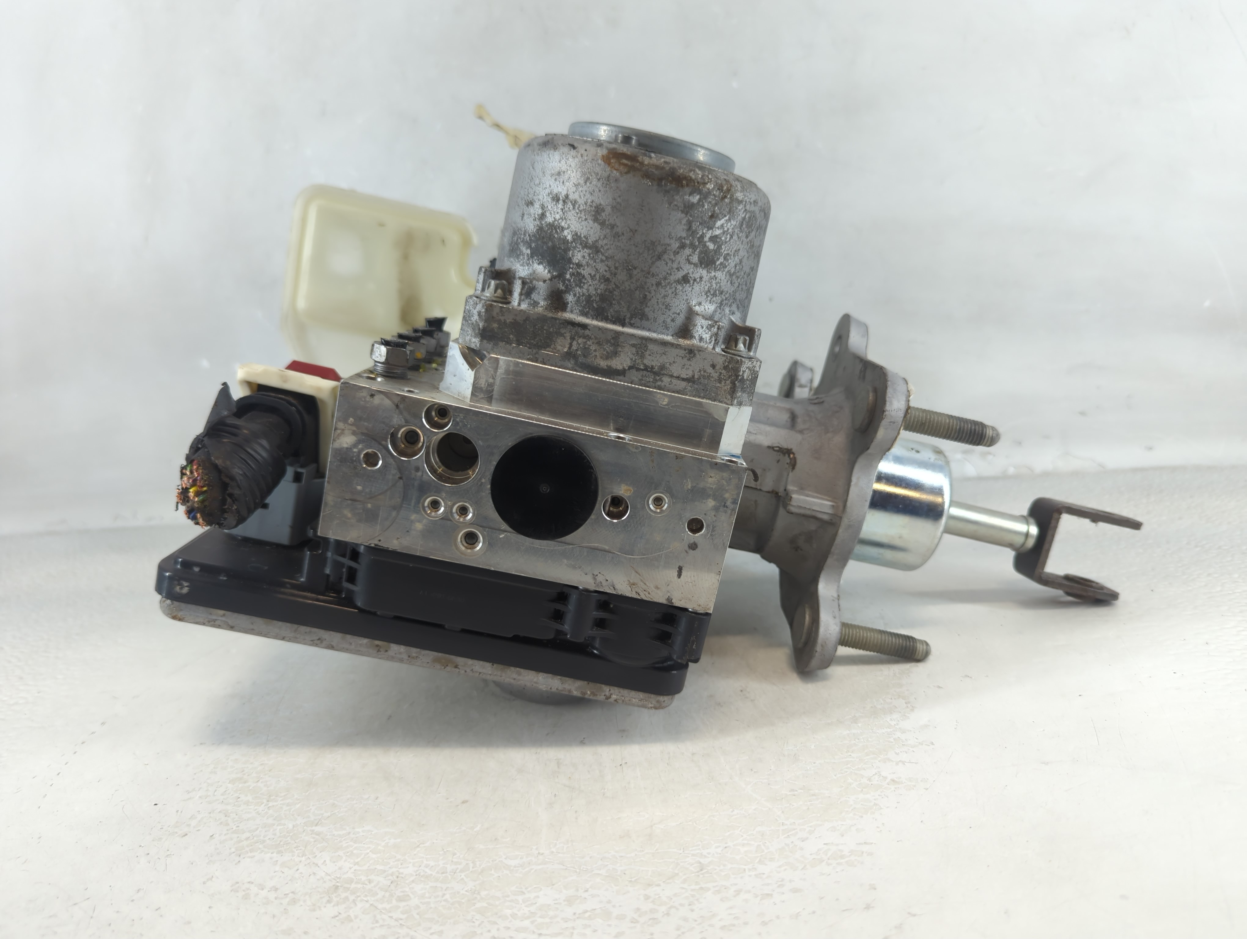 2019-2020 Chevrolet Silverado 1500 Abs Pump Control Module 1059157 - Oemusedautoparts1.com