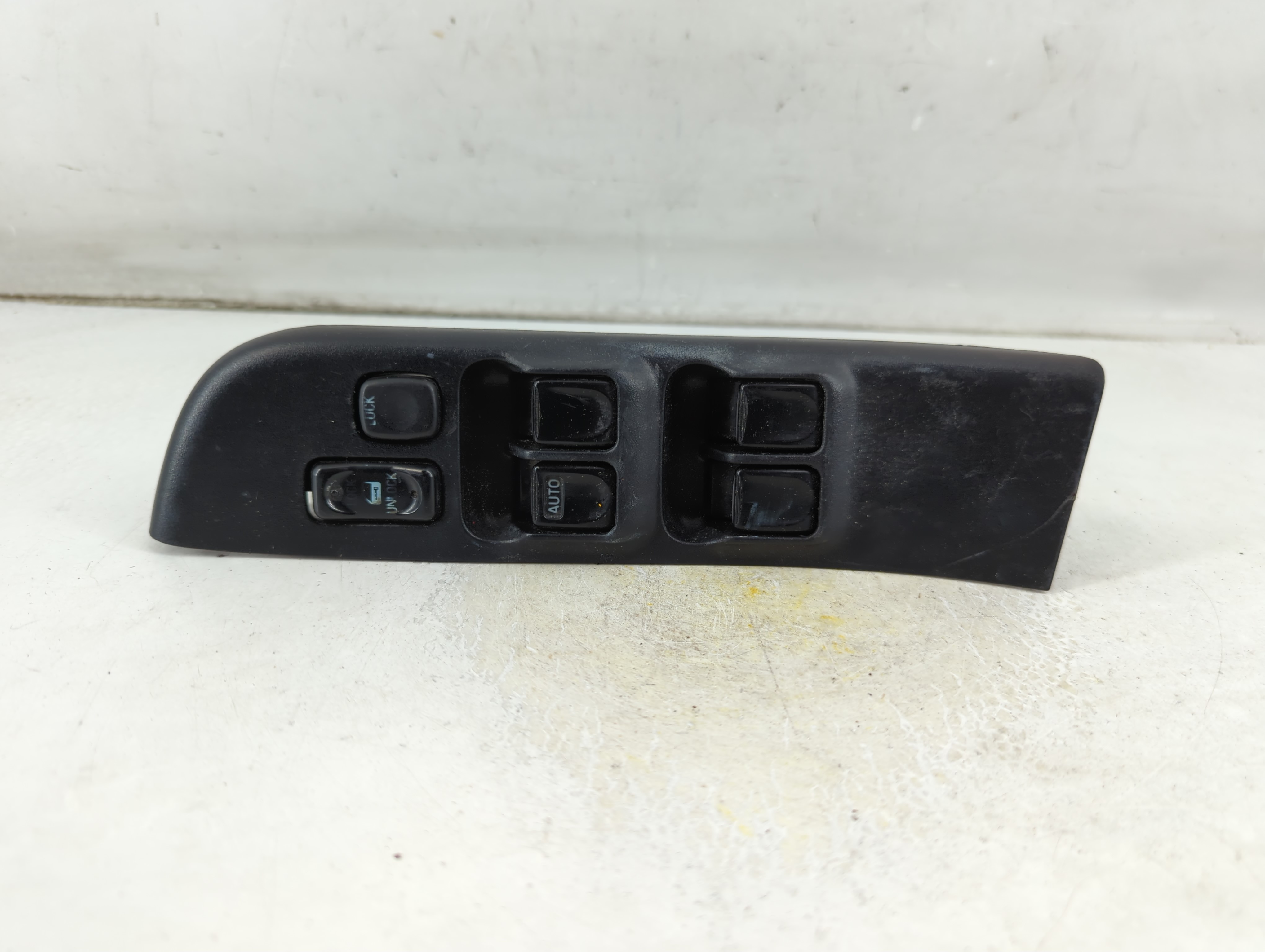 2001-2004 Isuzu Rodeo Driver Left Door Master Power Window Switch 1059825 - Oemusedautoparts1.com