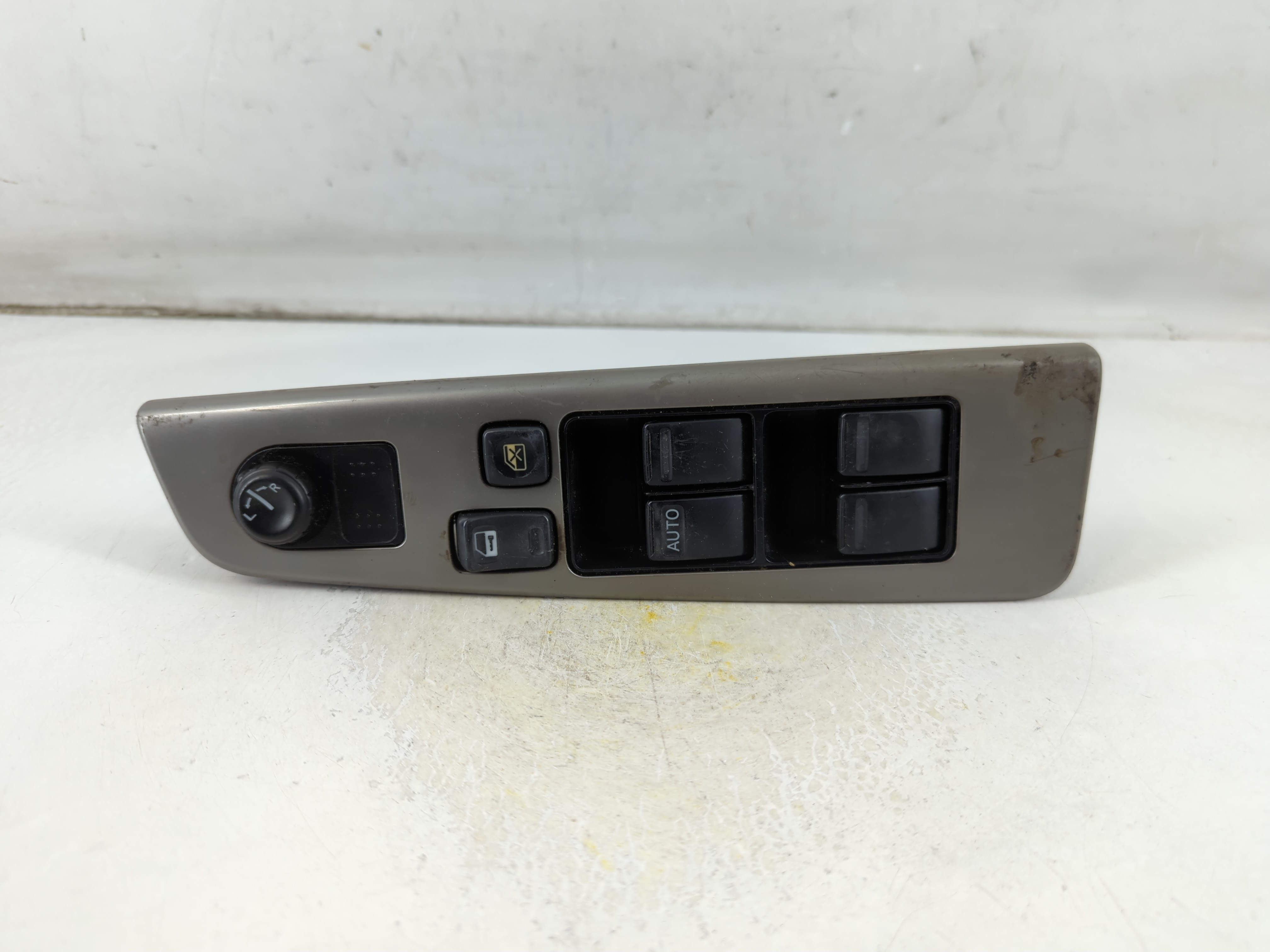 2002-2006 Nissan Altima Driver Left Door Master Power Window Switch 1059834 - Oemusedautoparts1.com