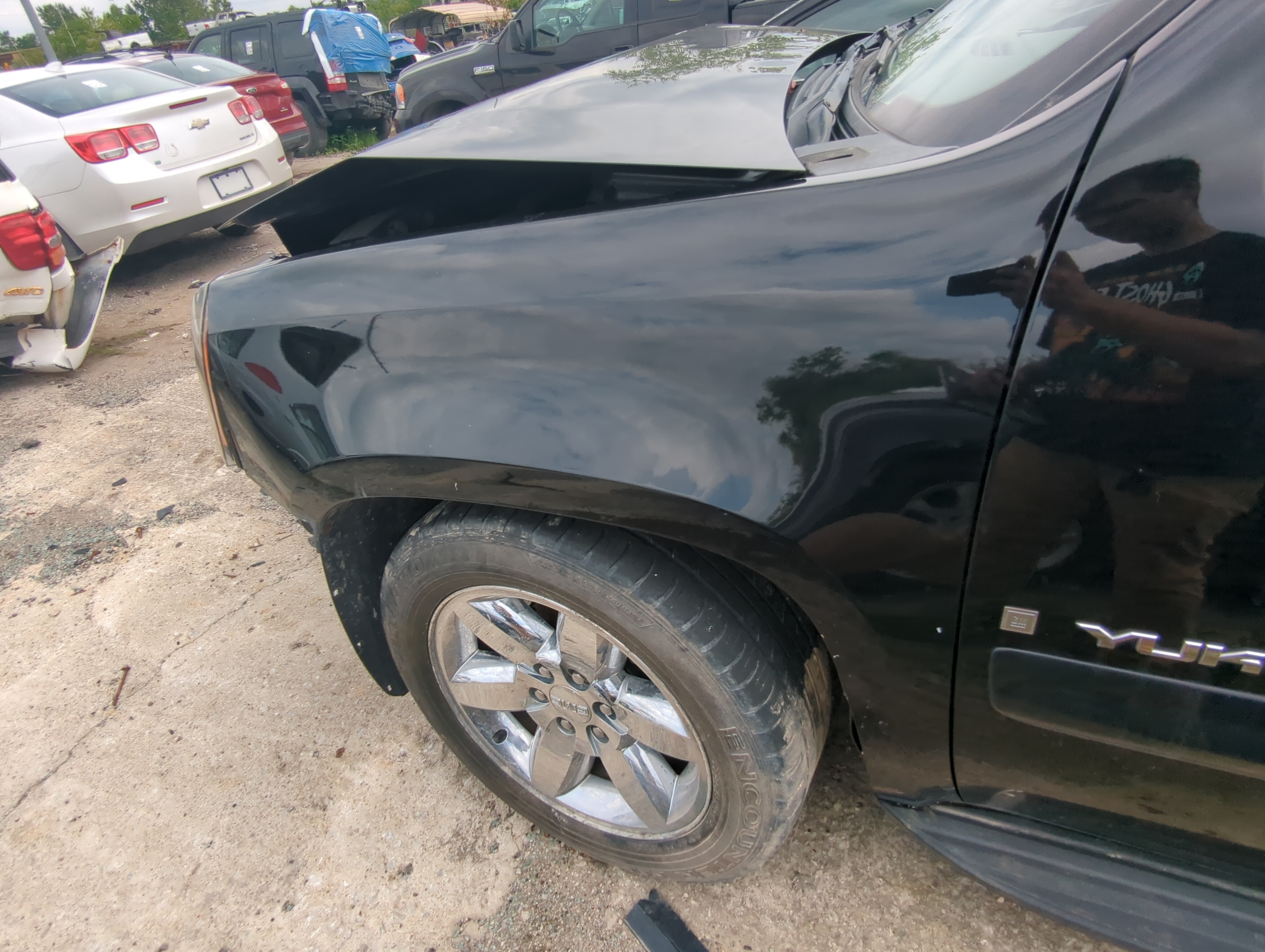 Picture of 2007-2014 Gmc Yukon Driver Fender 1060155