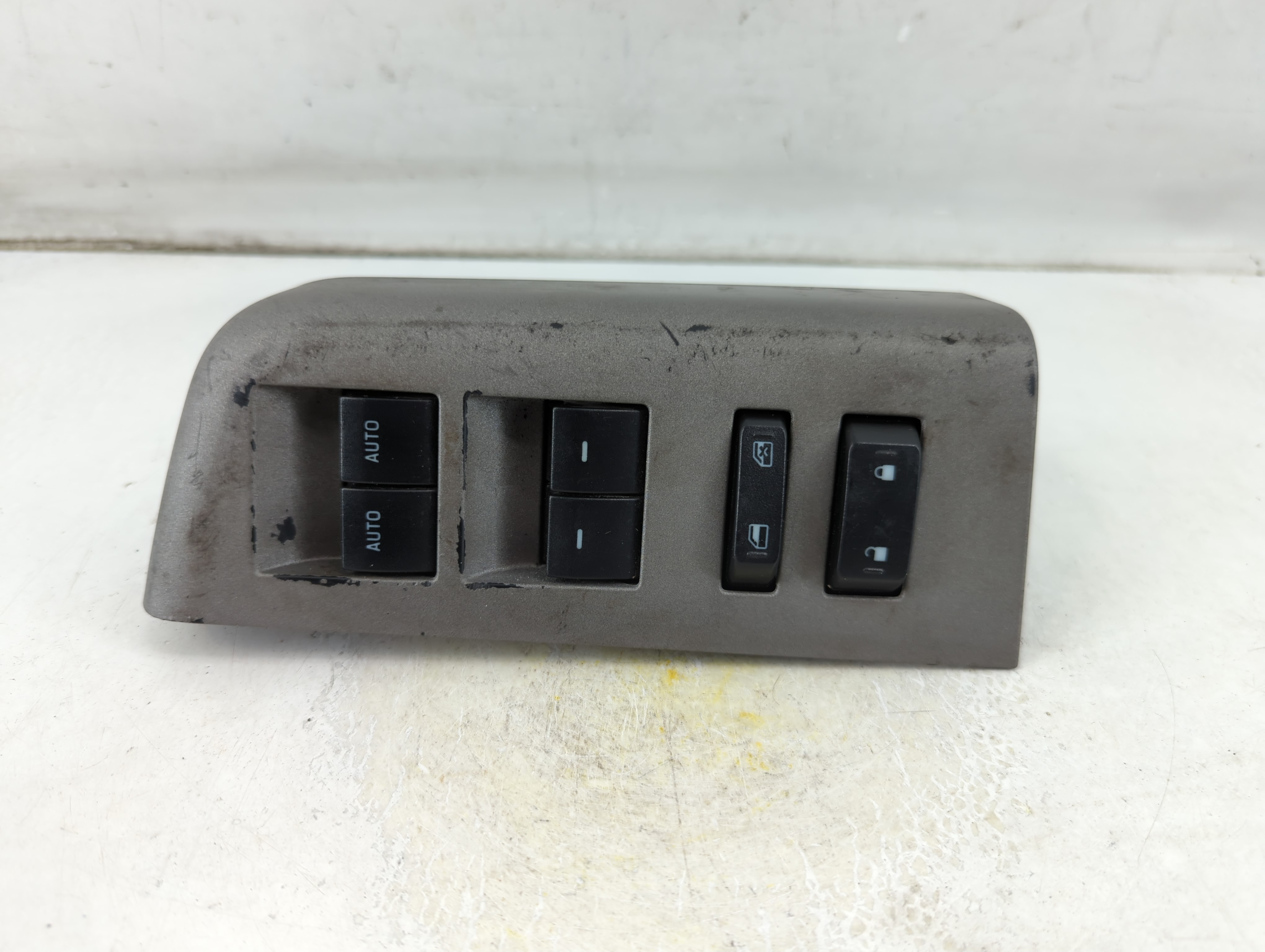 2016 Ford F-250 Super Duty Driver Left Door Master Power Window Switch 1060572 - Oemusedautoparts1.com