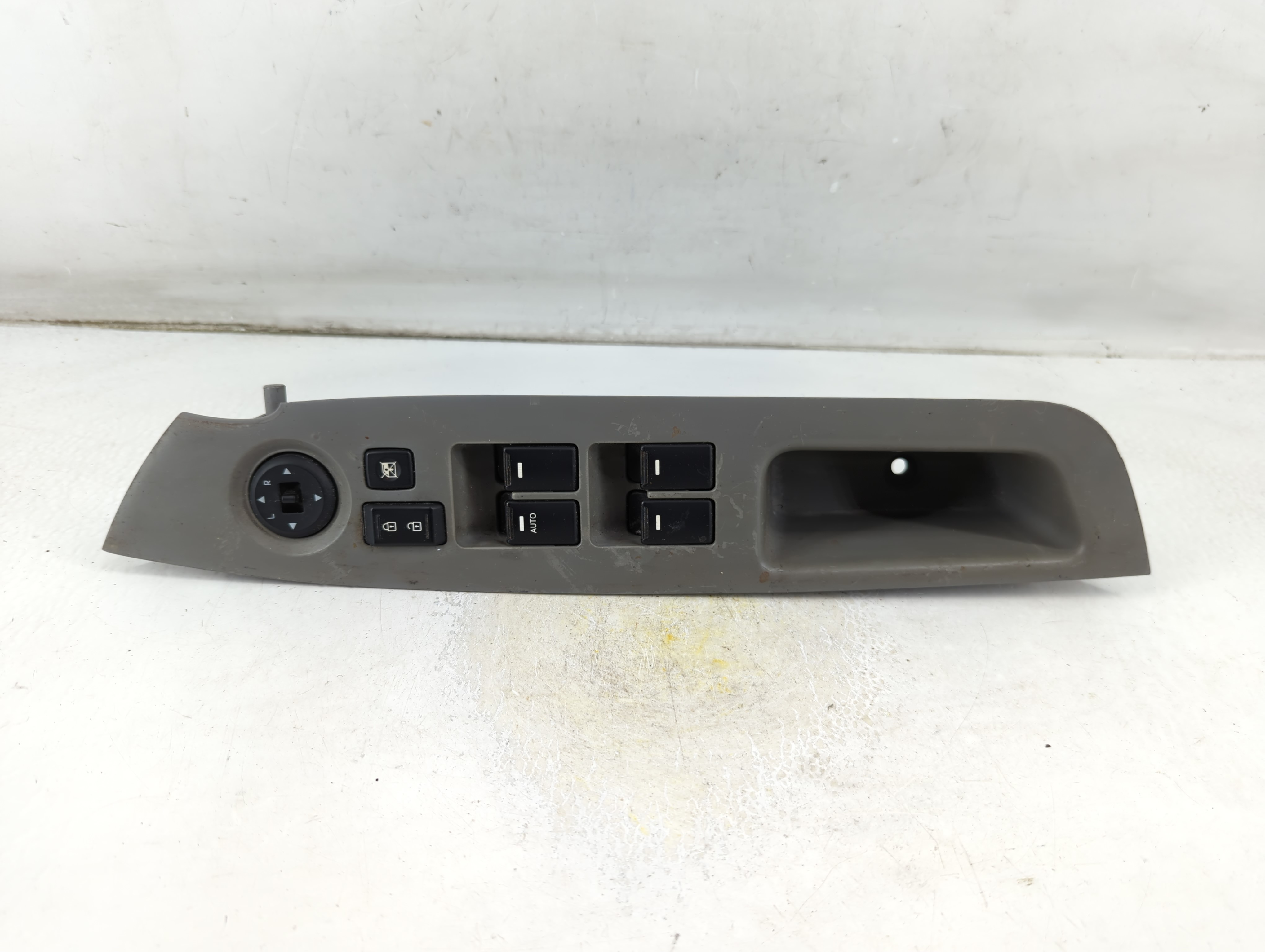 2011-2015 Kia Sorento Driver Left Door Master Power Window Switch 1060597 - Oemusedautoparts1.com