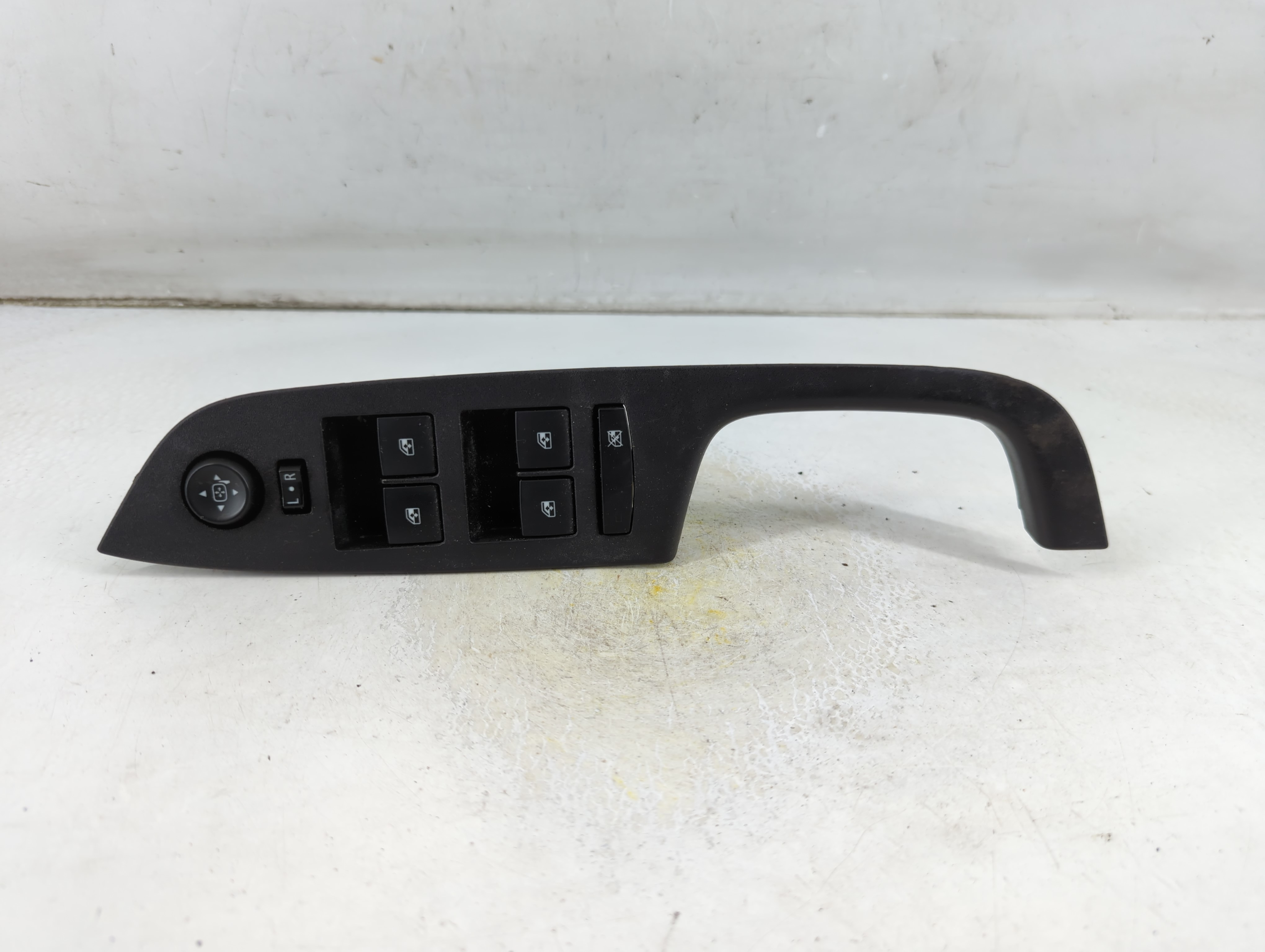 2010-2017 Chevrolet Equinox Driver Left Door Master Power Window Switch 1060971 - Oemusedautoparts1.com