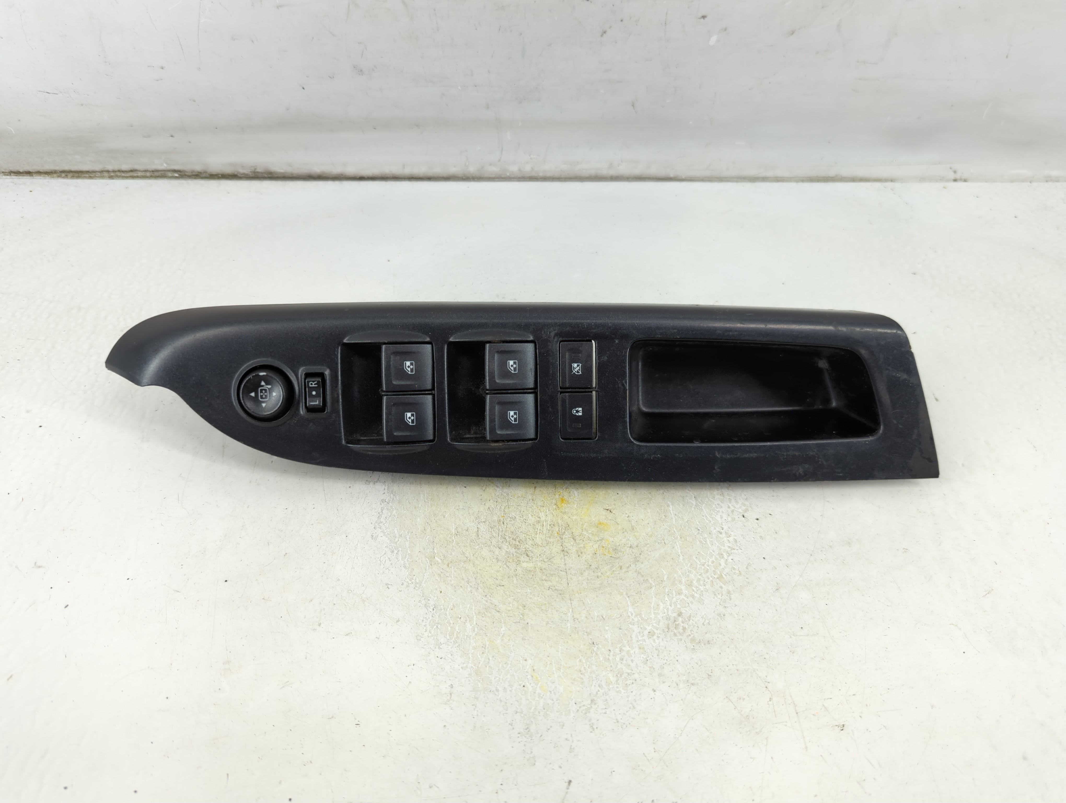 Chevrolet Silverado Driver Left Door Master Power Window Switch 1060974 - Oemusedautoparts1.com