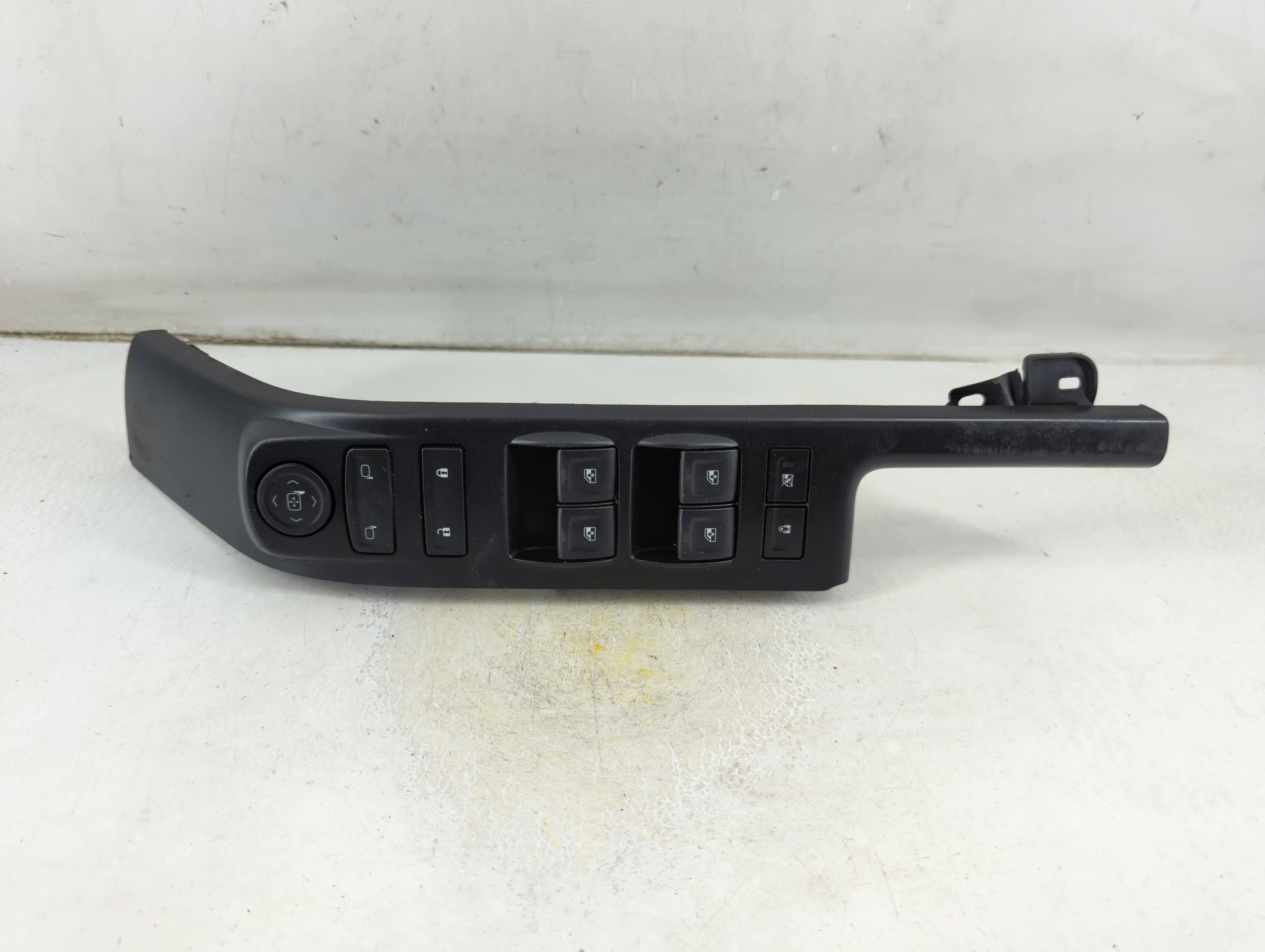 2014 Chevrolet Silverado 1500 Driver Left Door Master Power Window Switch 1060980 - Oemusedautoparts1.com