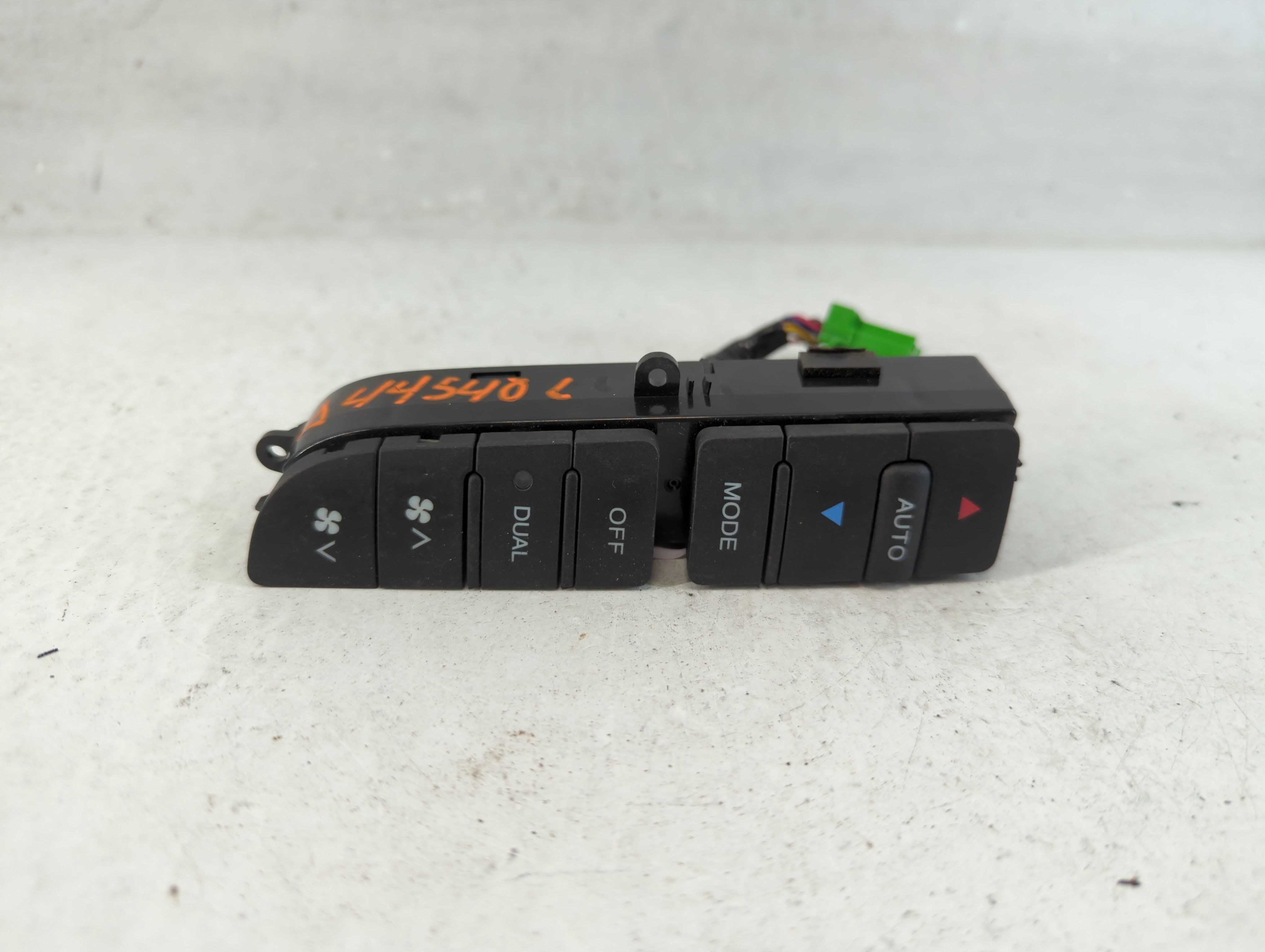 2004-2008 Acura Tl Ac Heater Climate Control 1061084 - Oemusedautoparts1.com