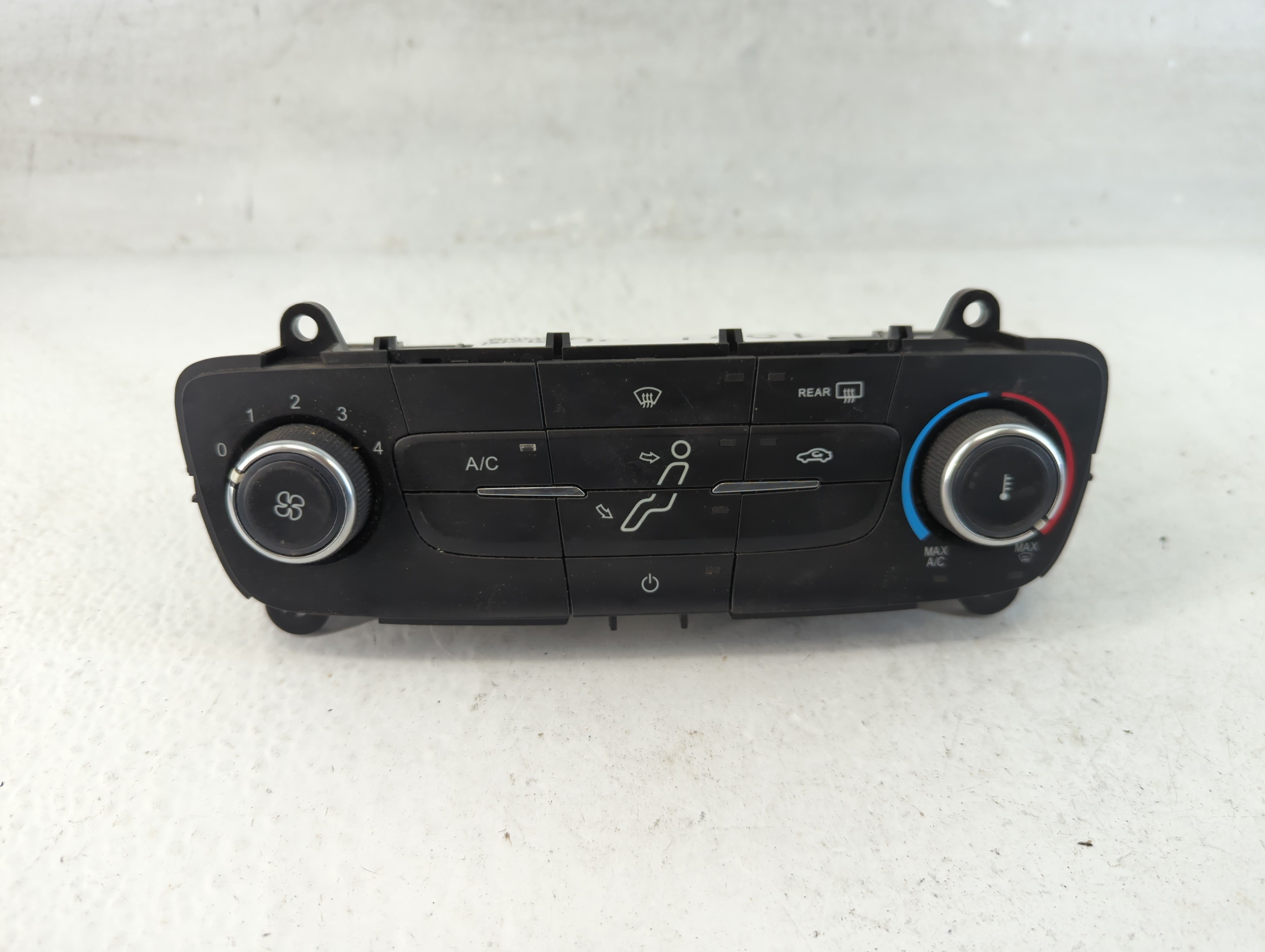 2015-2018 Ford Focus Ac Heater Climate Control F1et-19980-jj 1061100 - Oemusedautoparts1.com