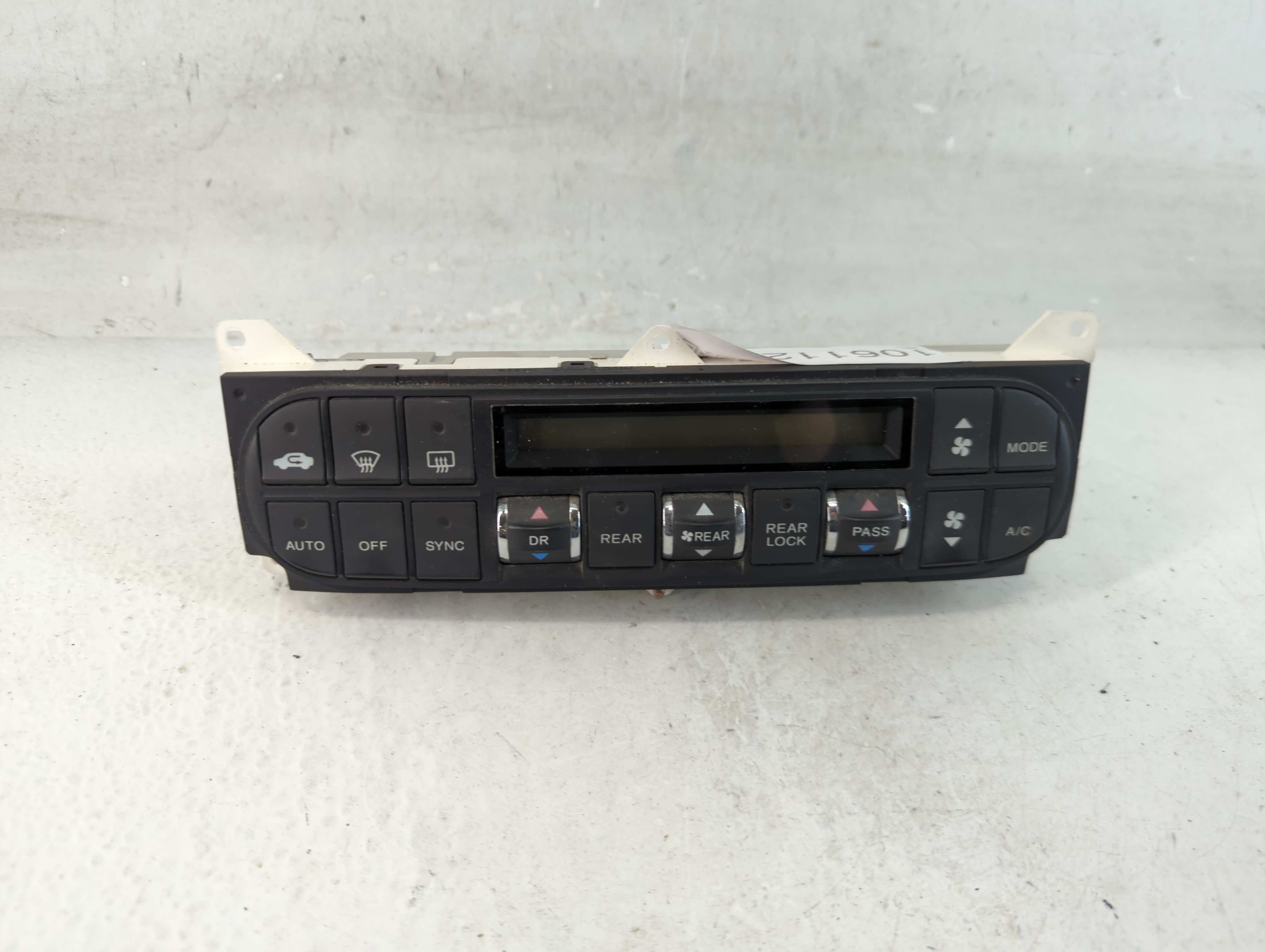 2005-2007 Honda Odyssey Ac Heater Climate Control Shj-a010-a2 1061127 - Oemusedautoparts1.com