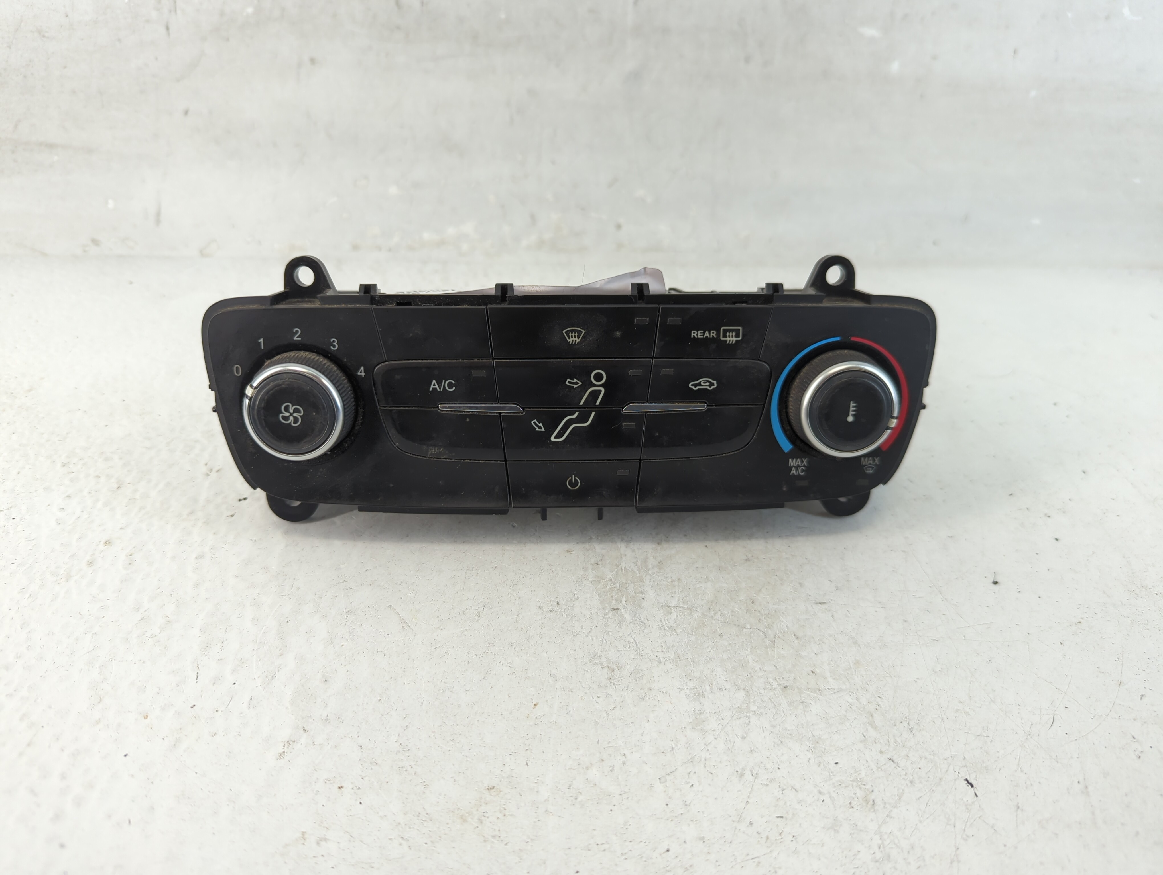 2015-2018 Ford Focus Ac Heater Climate Control F1et-19980-jj 1061129 - Oemusedautoparts1.com