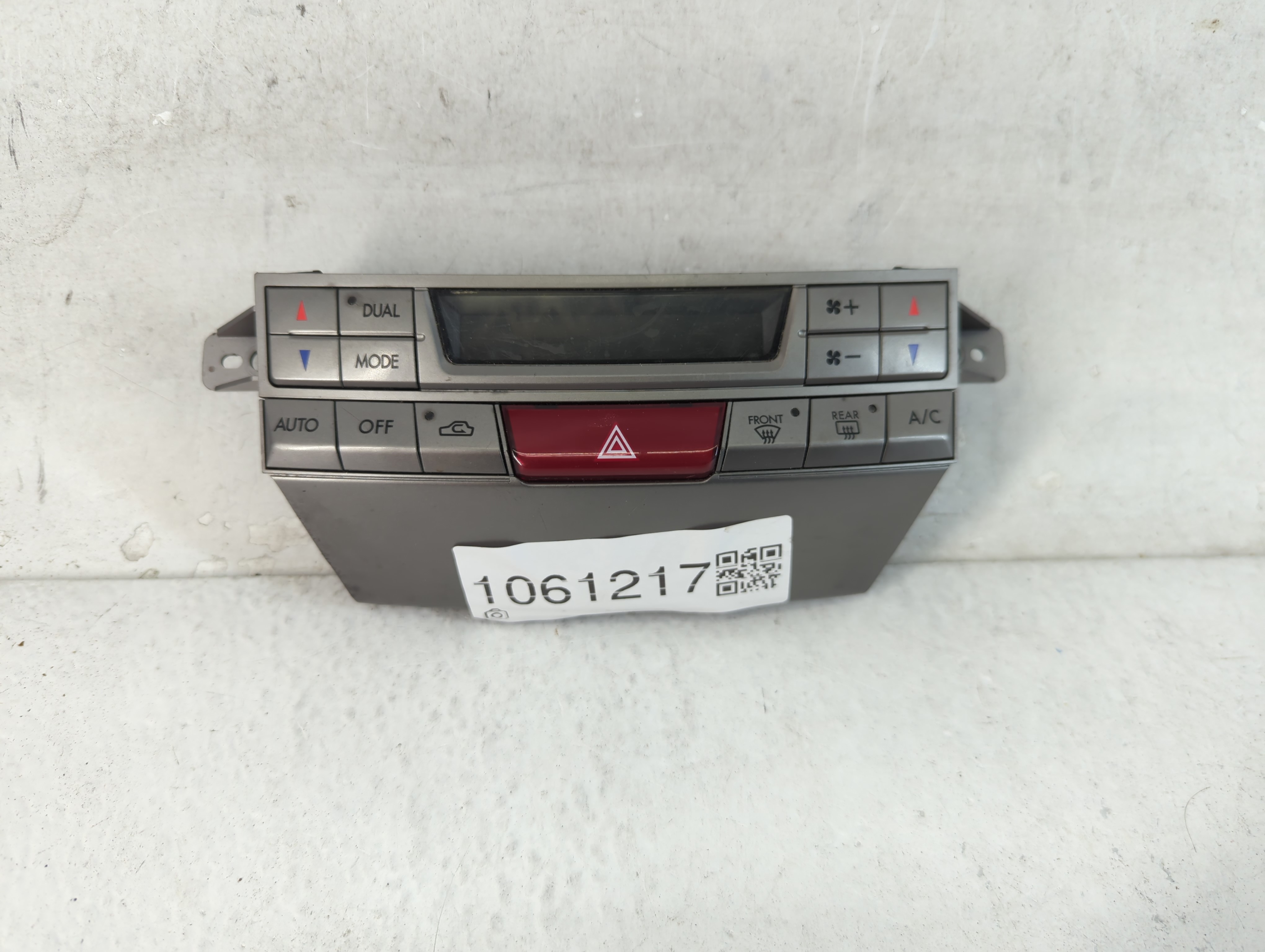 2010-2014 Subaru Legacy Ac Heater Climate Control 72311aj03a 1061217 - Oemusedautoparts1.com