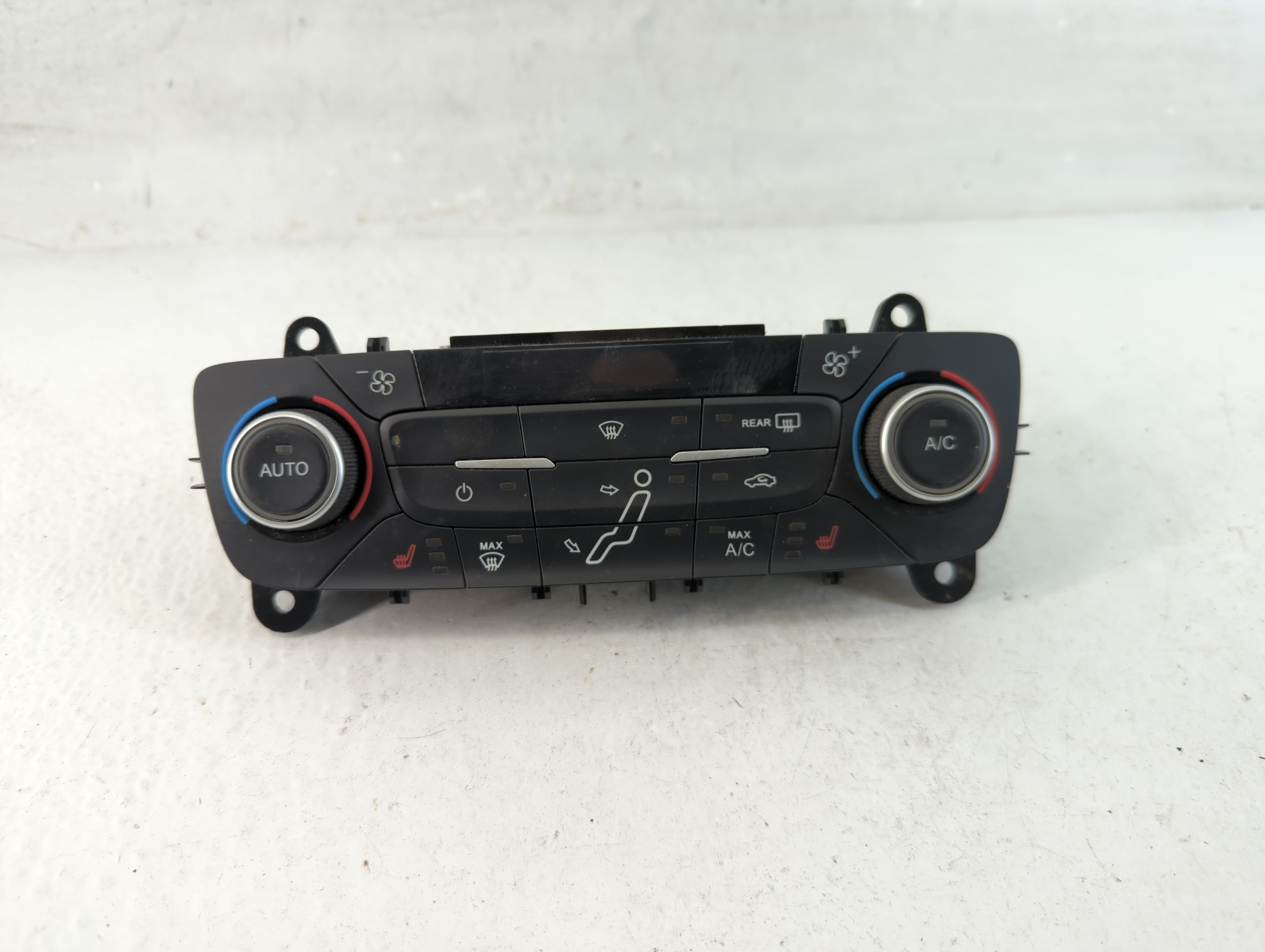 2015-2018 Ford Focus Ac Heater Climate Control F1et-18c612-cj 1061229 - Oemusedautoparts1.com
