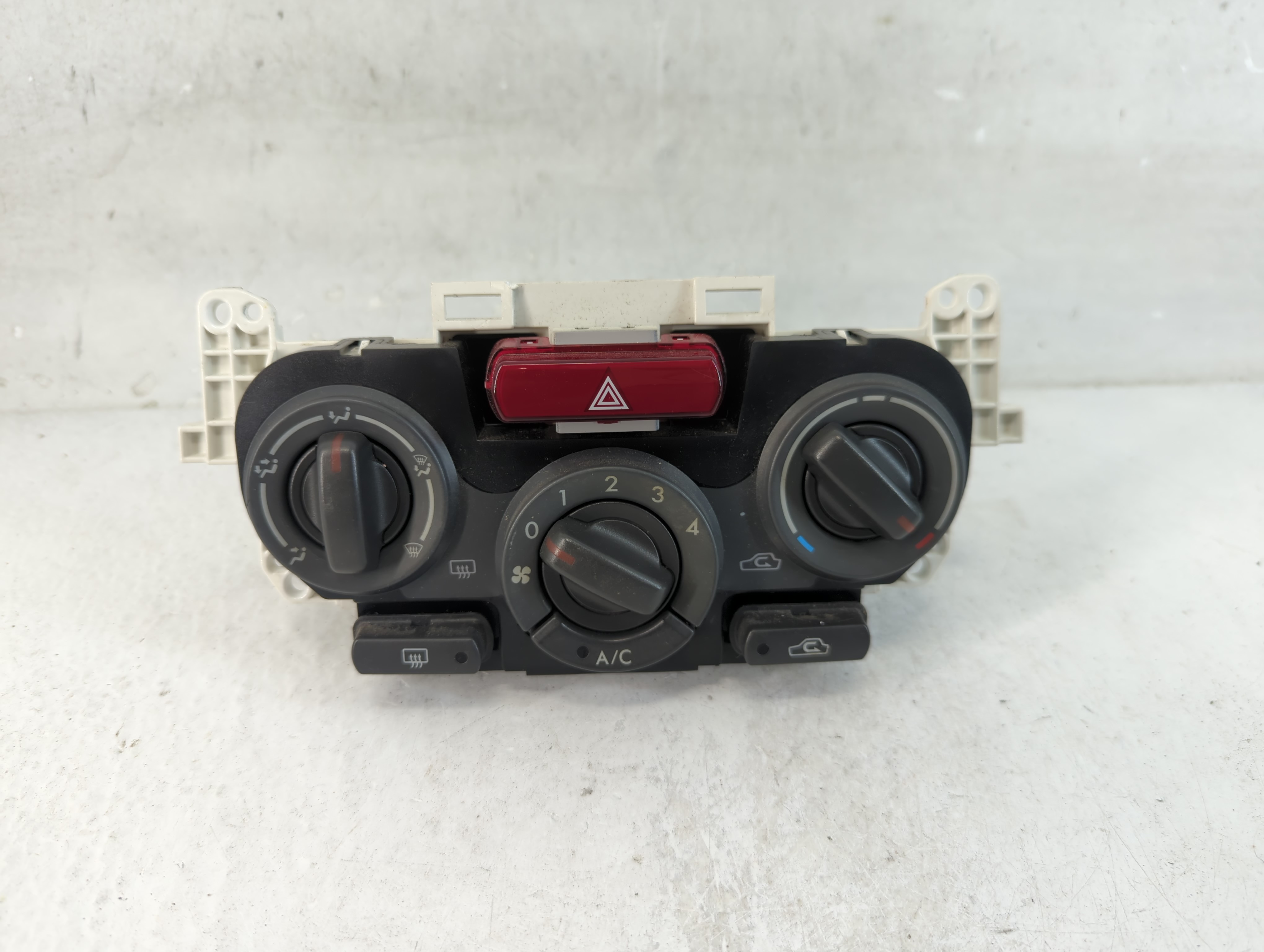 2013 Subaru Forester Ac Heater Climate Control 72311sc011 1061268 - Oemusedautoparts1.com