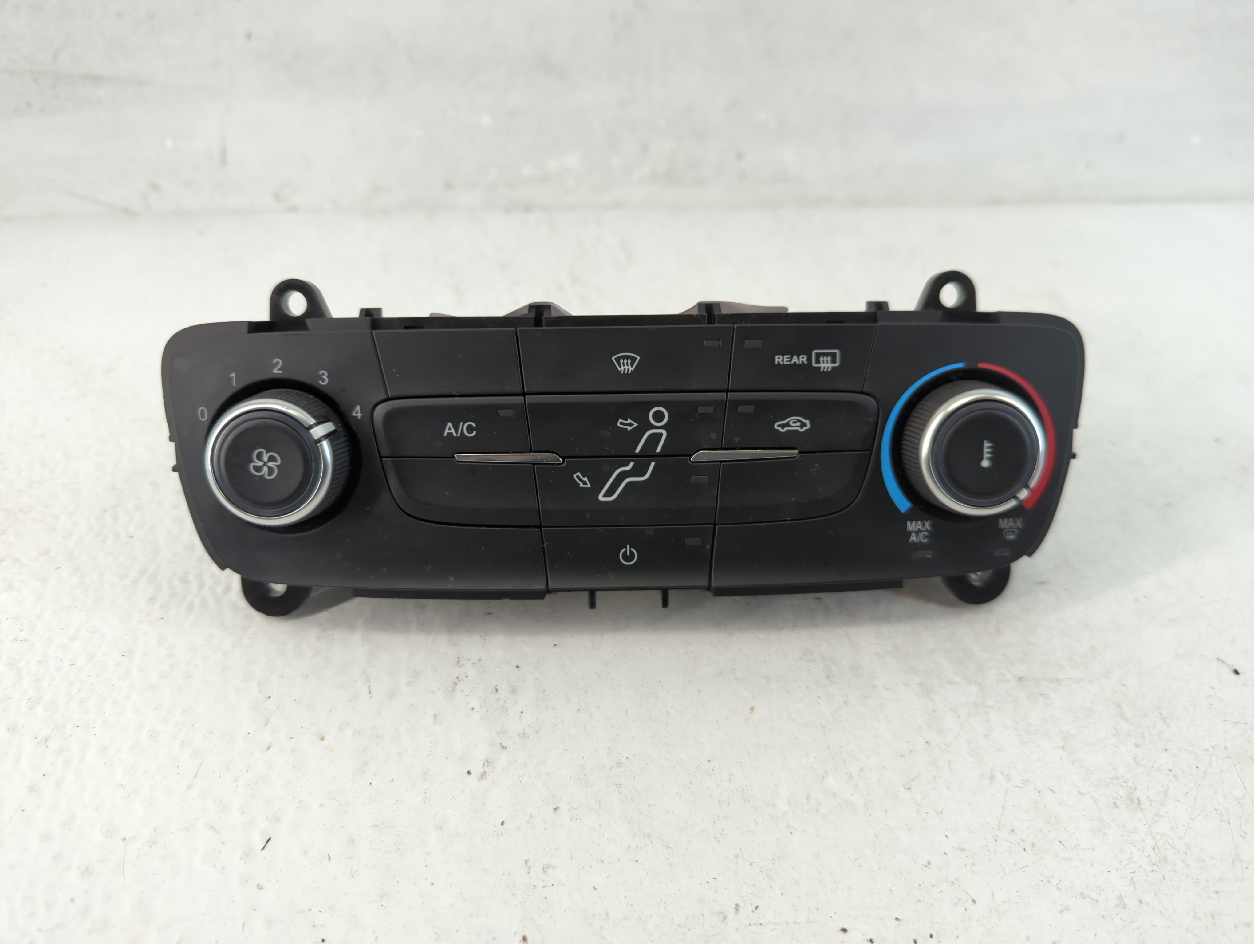 2015-2018 Ford Focus Ac Heater Climate Control F1et-19980-jj 1061282 - Oemusedautoparts1.com