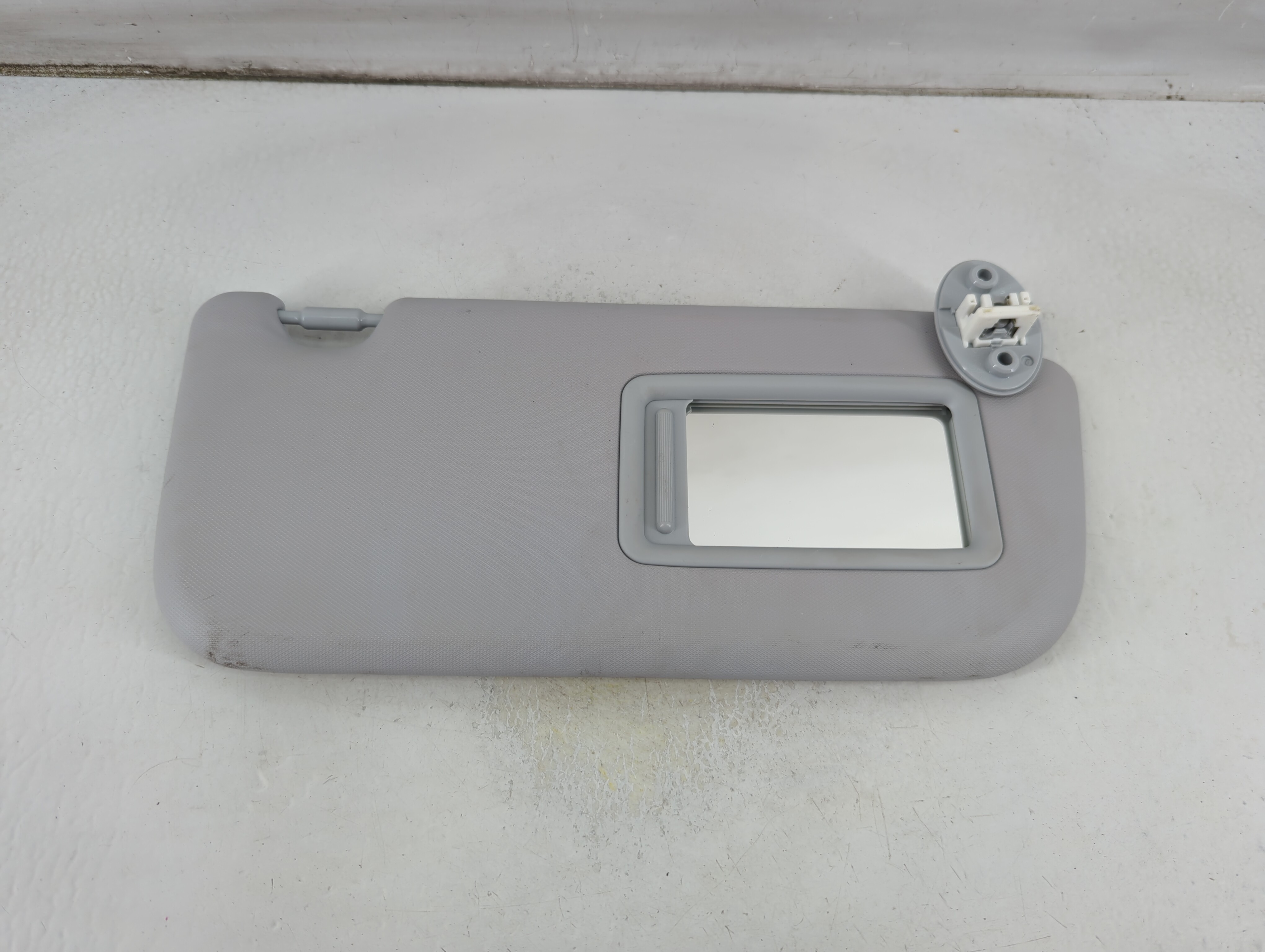 2019-2022 Toyota Prius Passenger Sun Visor Mirror Right Sunvisor Ivory 1061310 - Oemusedautoparts1.com