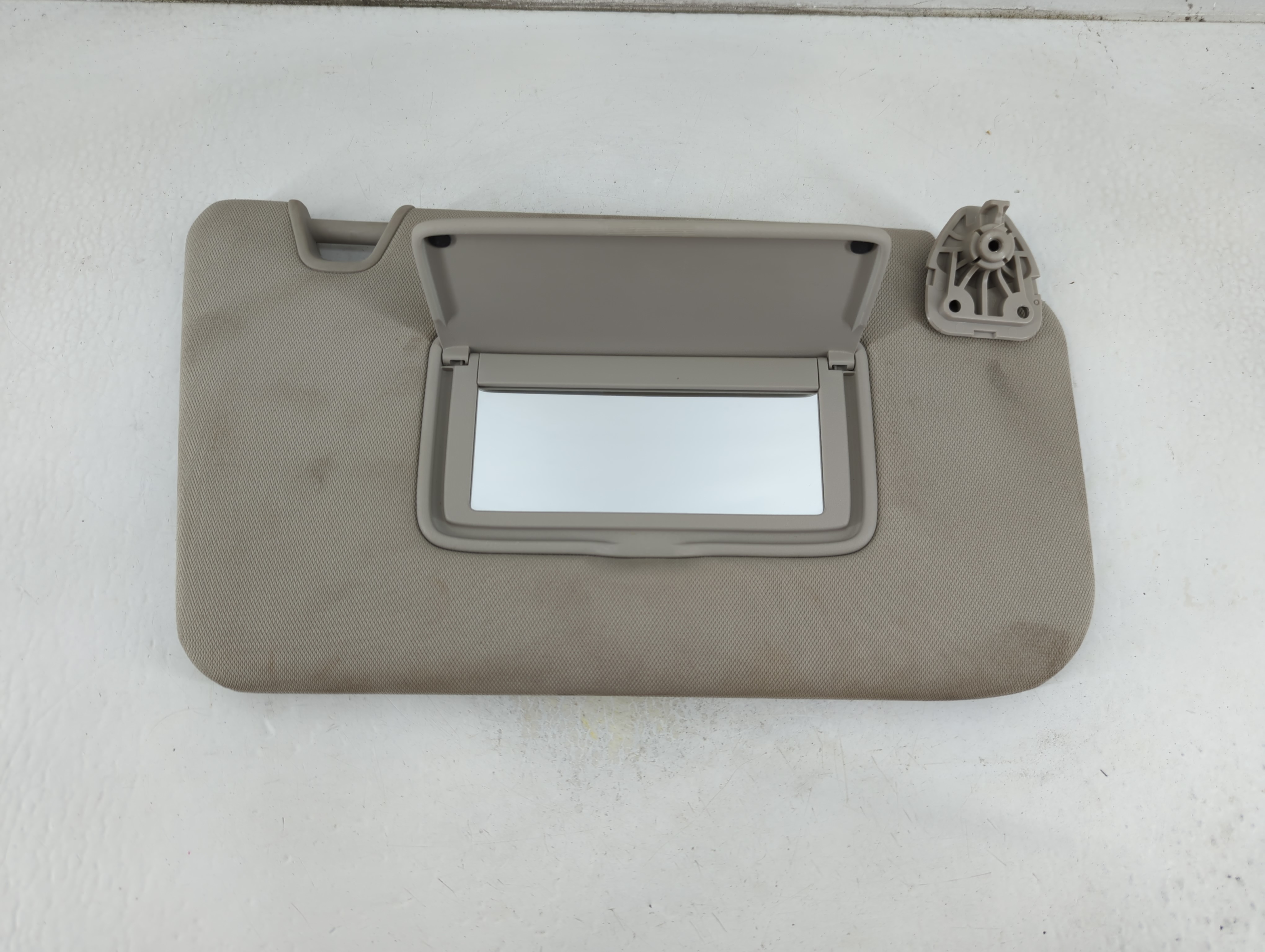 2018-2020 Nissan Rogue Driver Sun Visor Mirror Left Sunvisor Grey 1061315 - Oemusedautoparts1.com