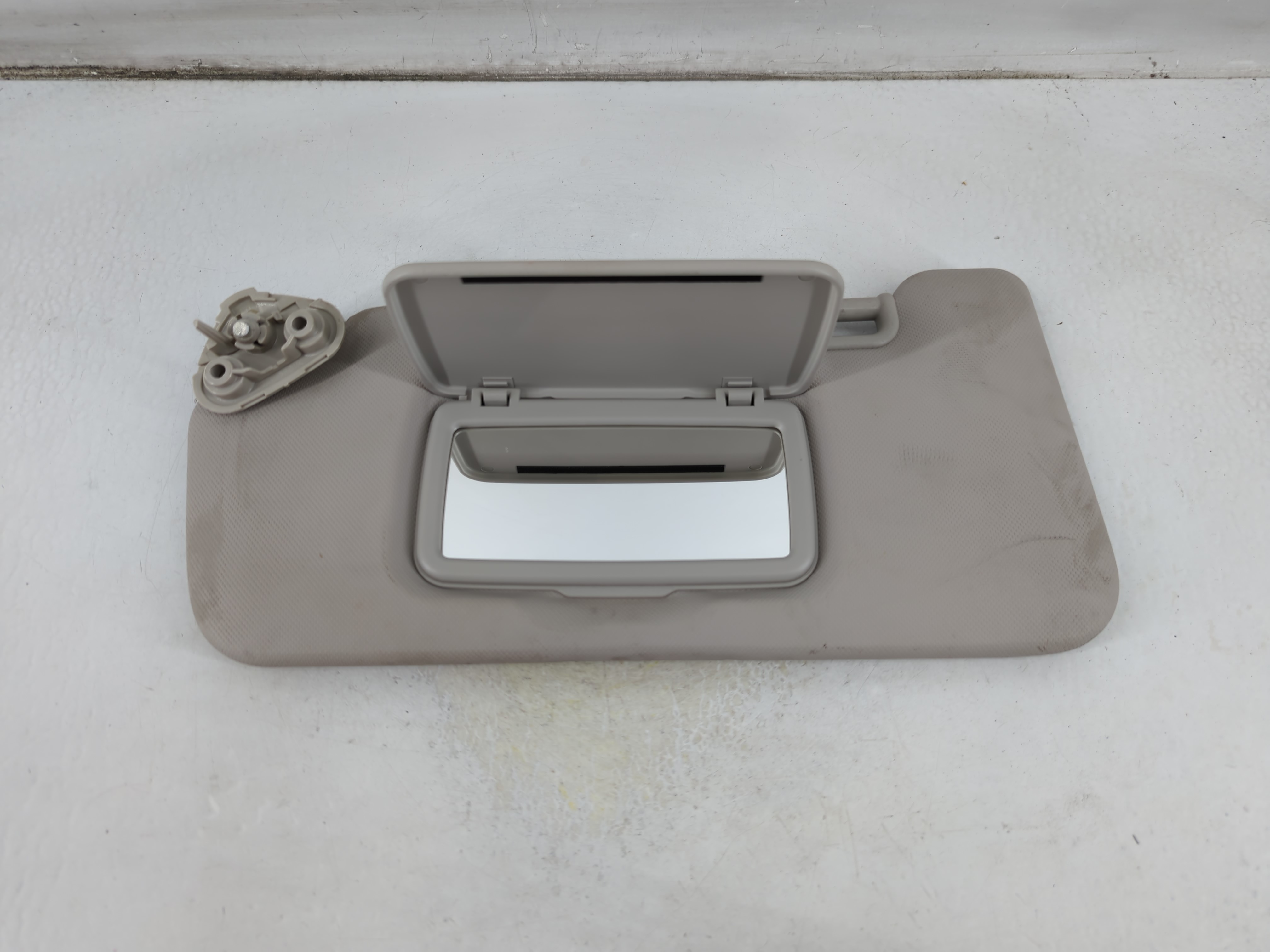 2017-2022 Subaru Impreza Driver Sun Visor Mirror Left Sunvisor Ivory 1061317 - Oemusedautoparts1.com