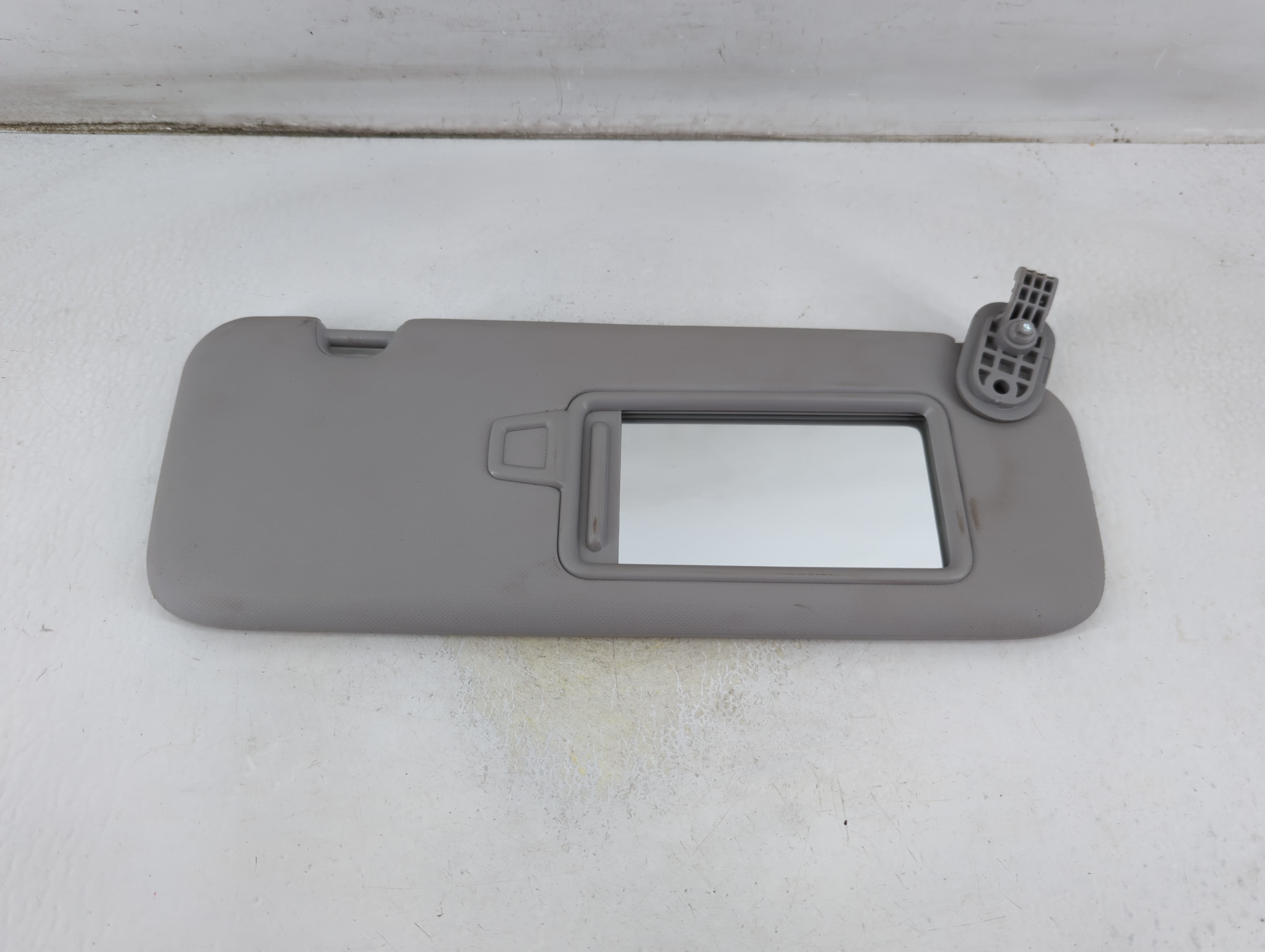 2017-2020 Hyundai Elantra Passenger Sun Visor Mirror Right Sunvisor Grey 1061343 - Oemusedautoparts1.com