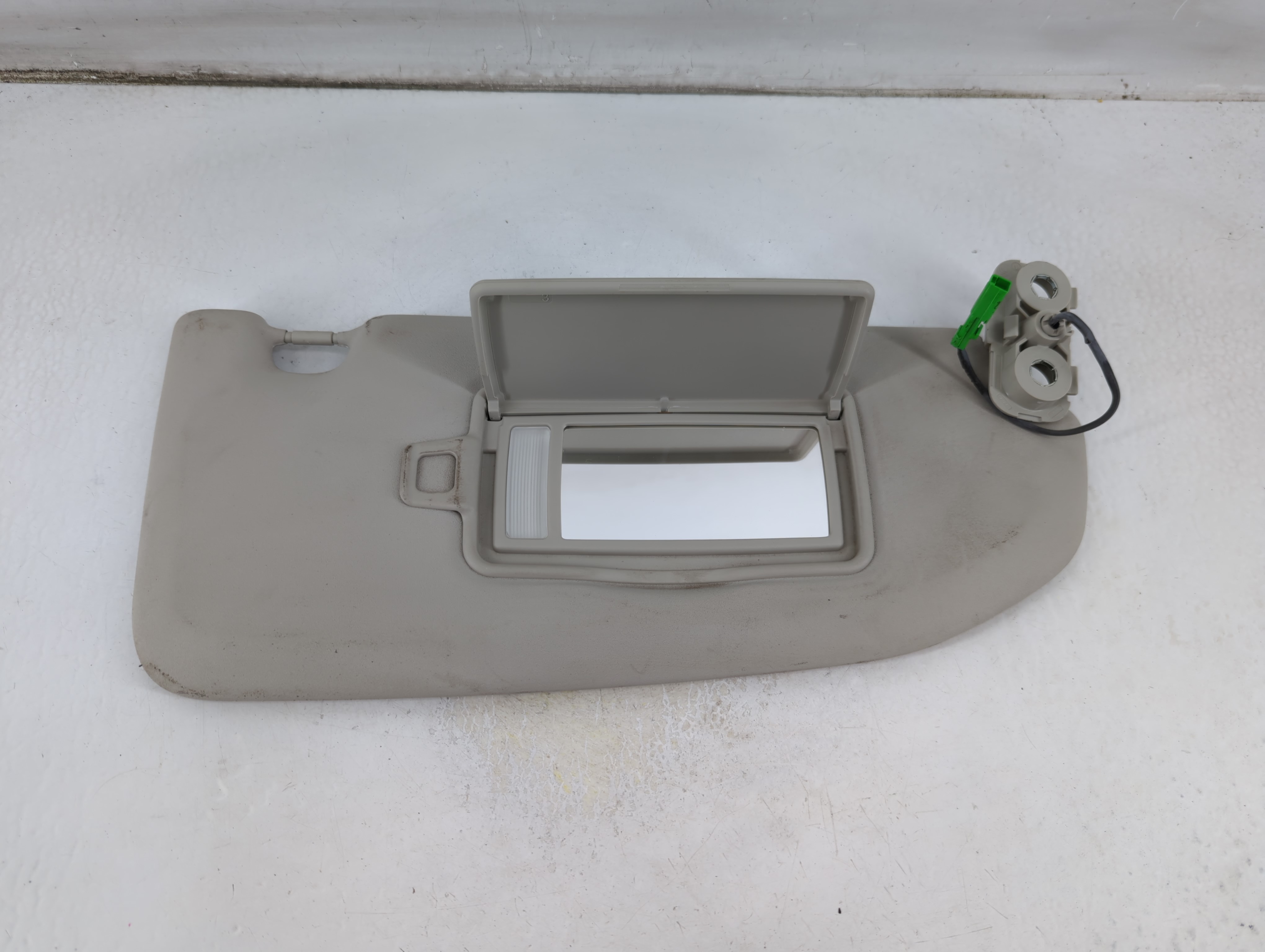 2019-2020 Volvo S60 Passenger Sun Visor Mirror Right Sunvisor Grey 1061346 - Oemusedautoparts1.com