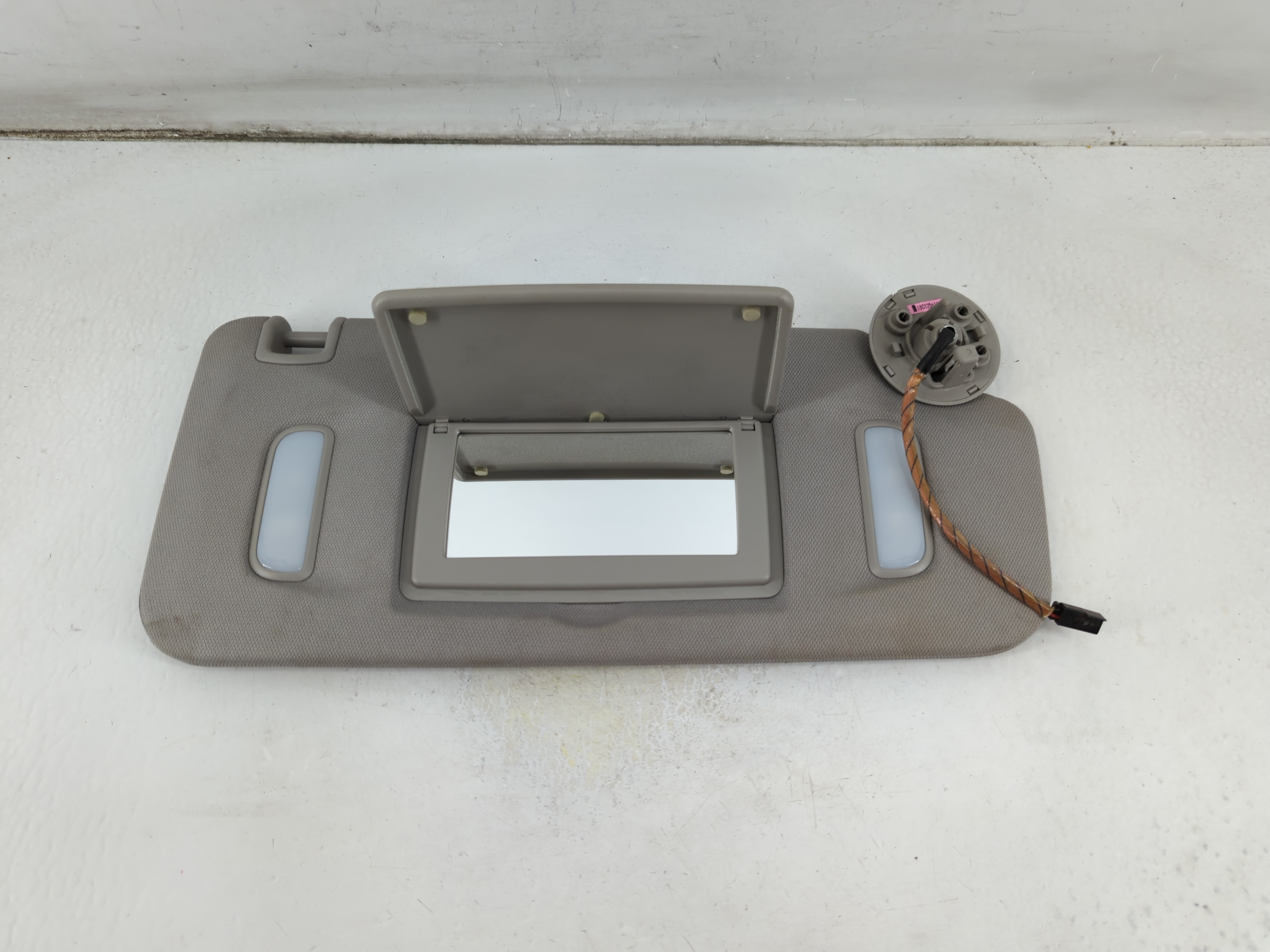 2010-2017 Chevrolet Equinox Passenger Sun Visor Mirror Right Sunvisor 1061356 - Oemusedautoparts1.com