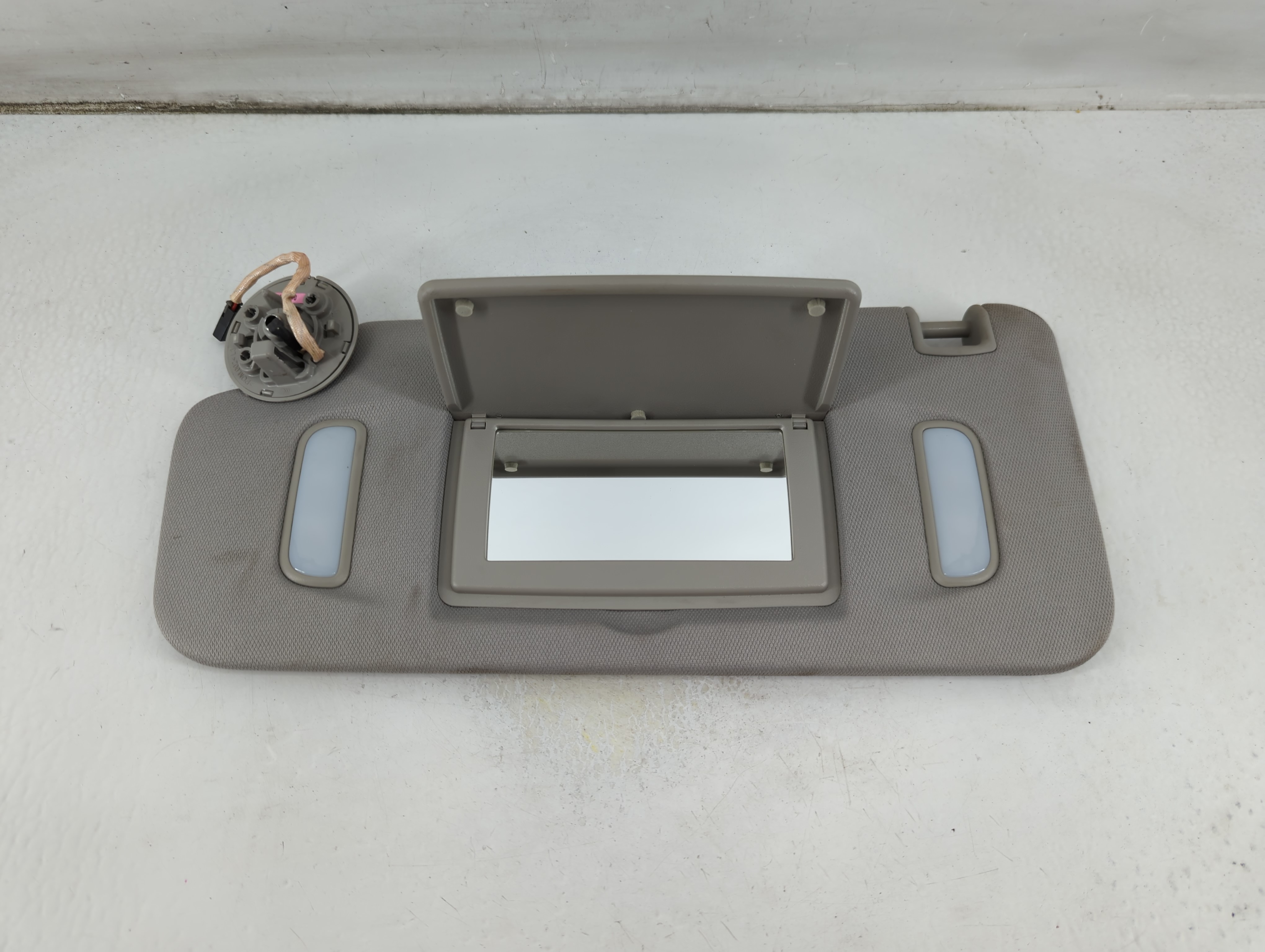 2010-2017 Chevrolet Equinox Driver Sun Visor Mirror Left Sunvisor Grey 1061357 - Oemusedautoparts1.com