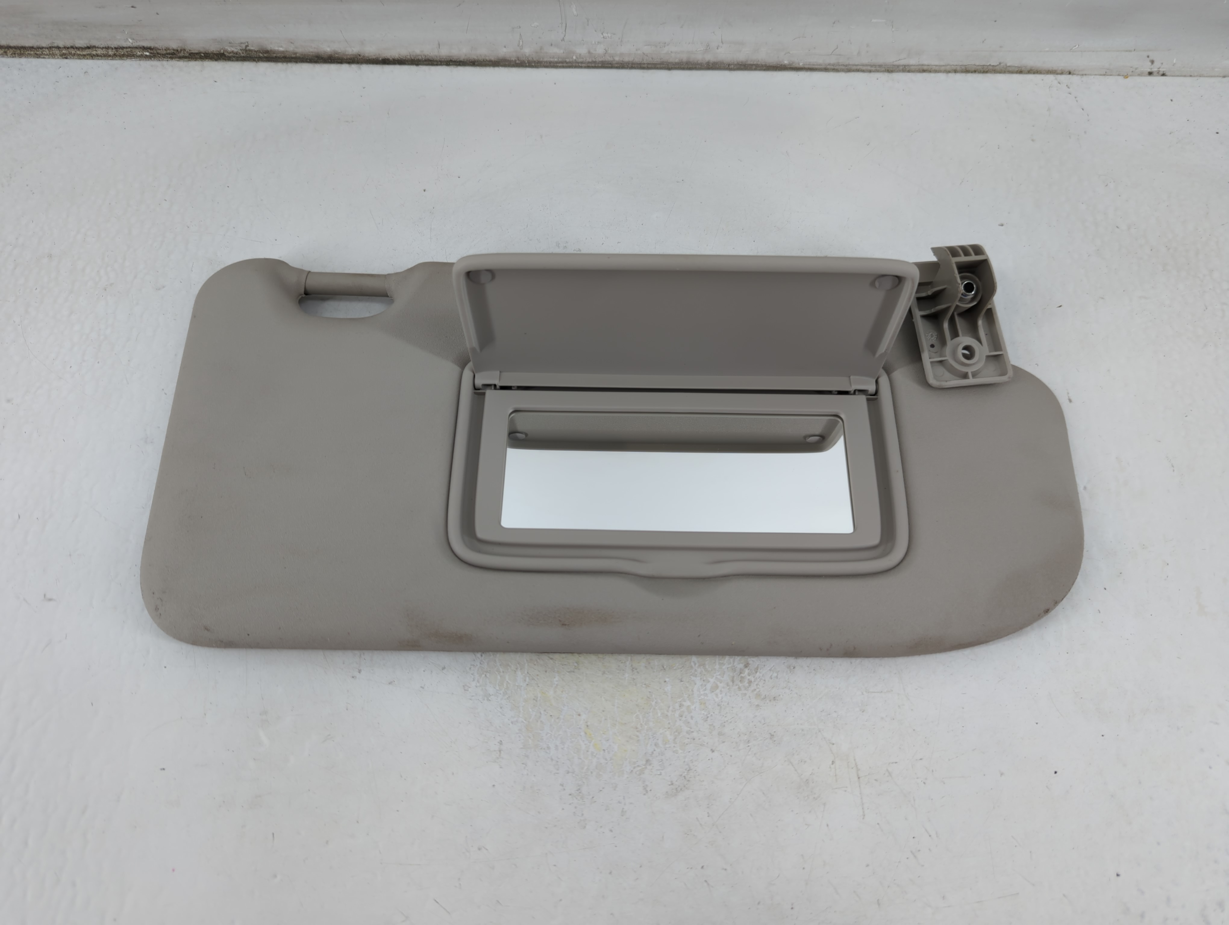 Picture of 2019-2022 Nissan Rogue Sport Passenger Sun Visor Mirror Right Sunvisor 1061365