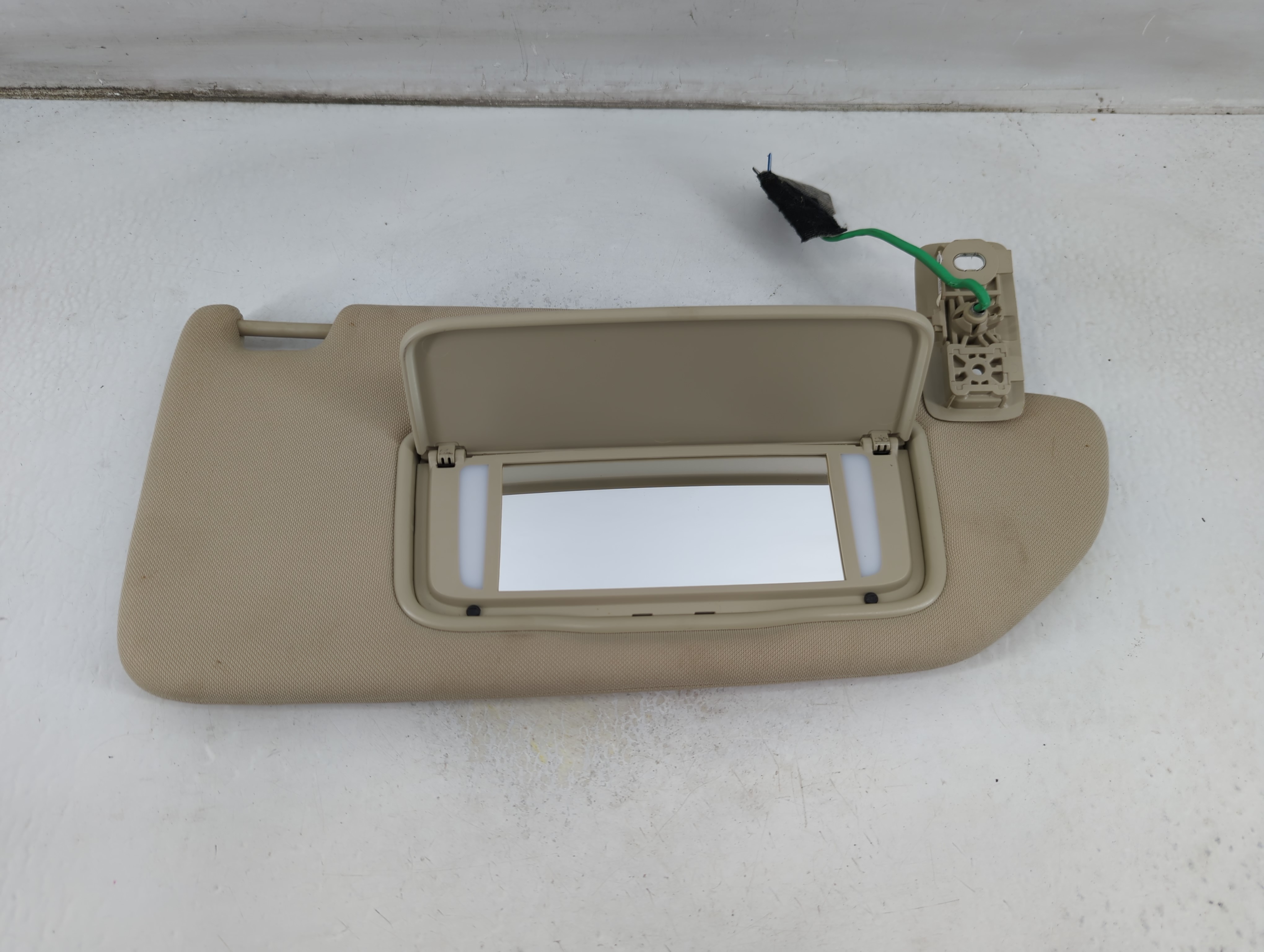 Picture of 2008-2010 Volvo V70 Passenger Sun Visor Mirror Right Sunvisor Beige 1061368