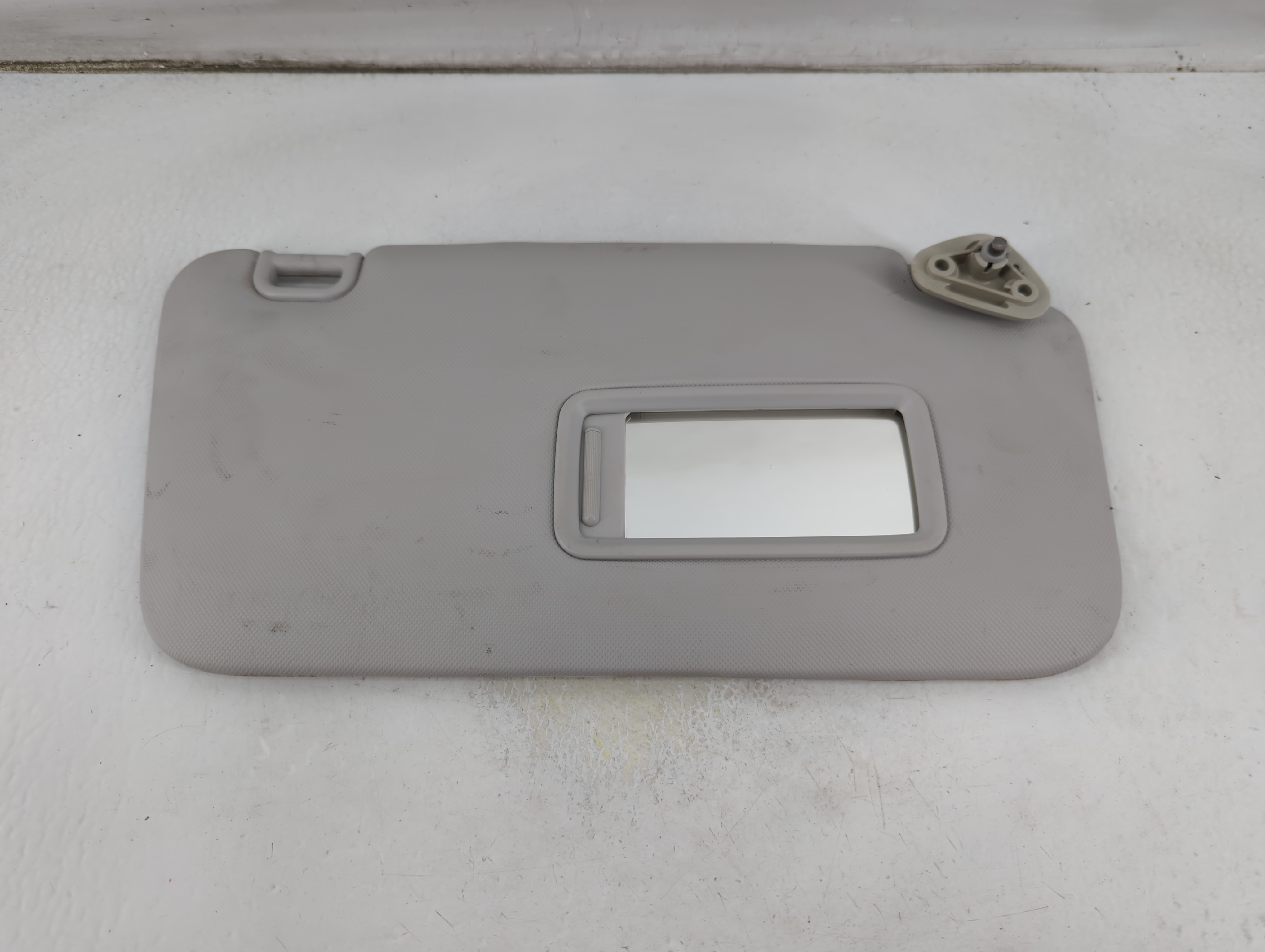 2012 Subaru Forester Passenger Sun Visor Mirror Right Sunvisor Grey 1061370 - Oemusedautoparts1.com