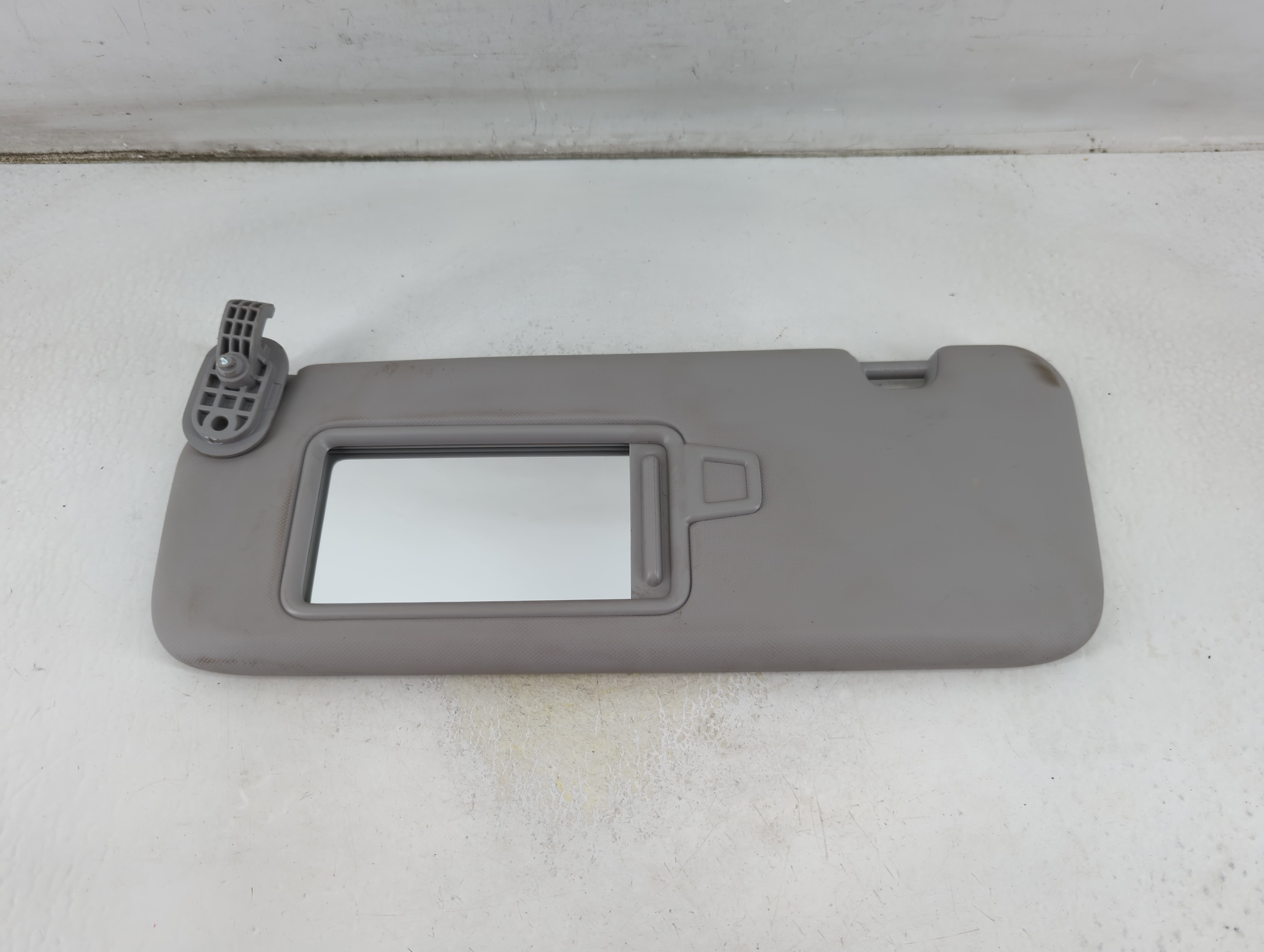 2017-2020 Hyundai Elantra Driver Sun Visor Mirror Left Sunvisor Grey 1061373 - Oemusedautoparts1.com