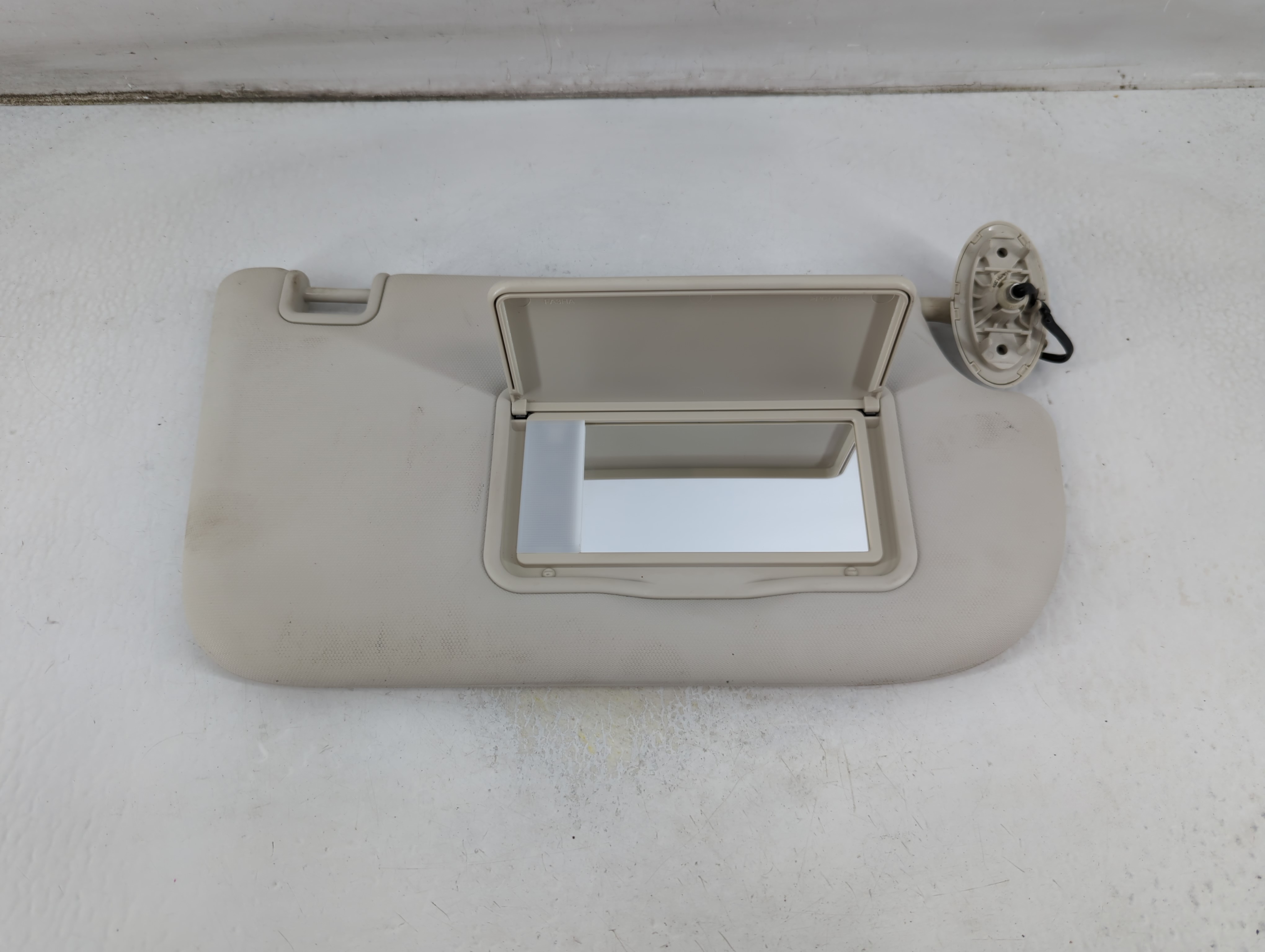 2013-2019 Ford Escape Passenger Sun Visor Mirror Right Sunvisor Ivory 1061376 - Oemusedautoparts1.com