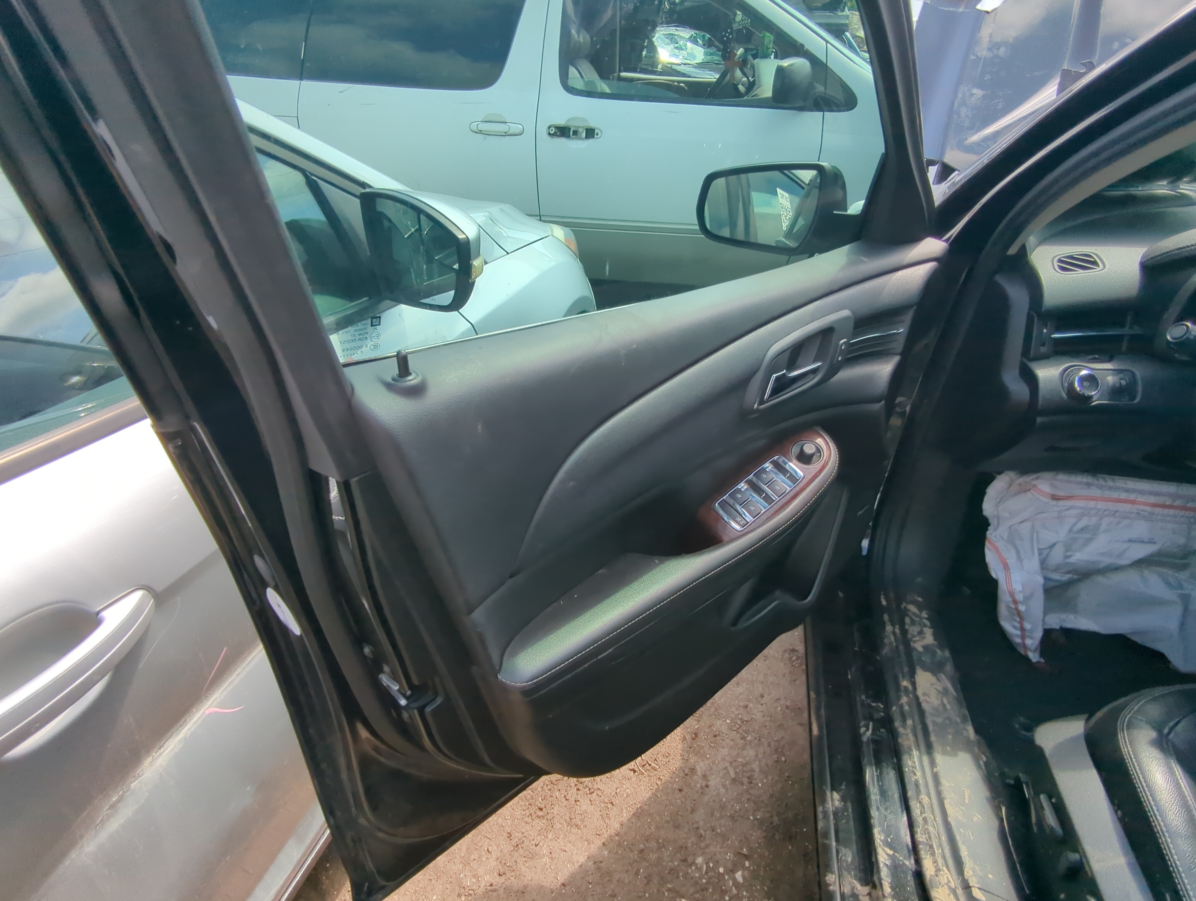 Picture of 2016 Chevrolet Malibu Front Left Driver Interior Door Panel Trim 1061389