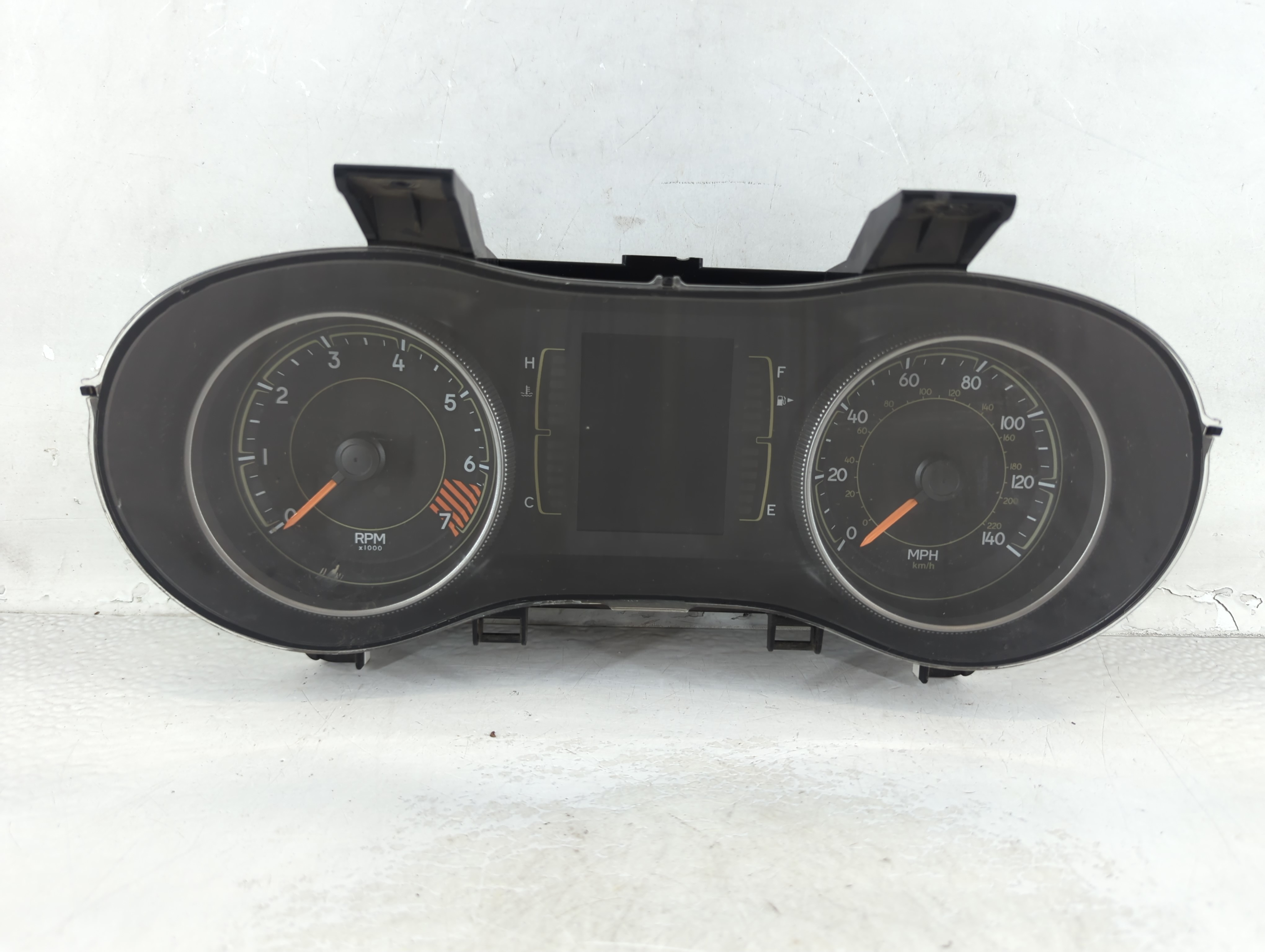 2015-2015 Jeep Cherokee Speedometer Instrument Cluster Gauges 1061920 - Oemusedautoparts1.com