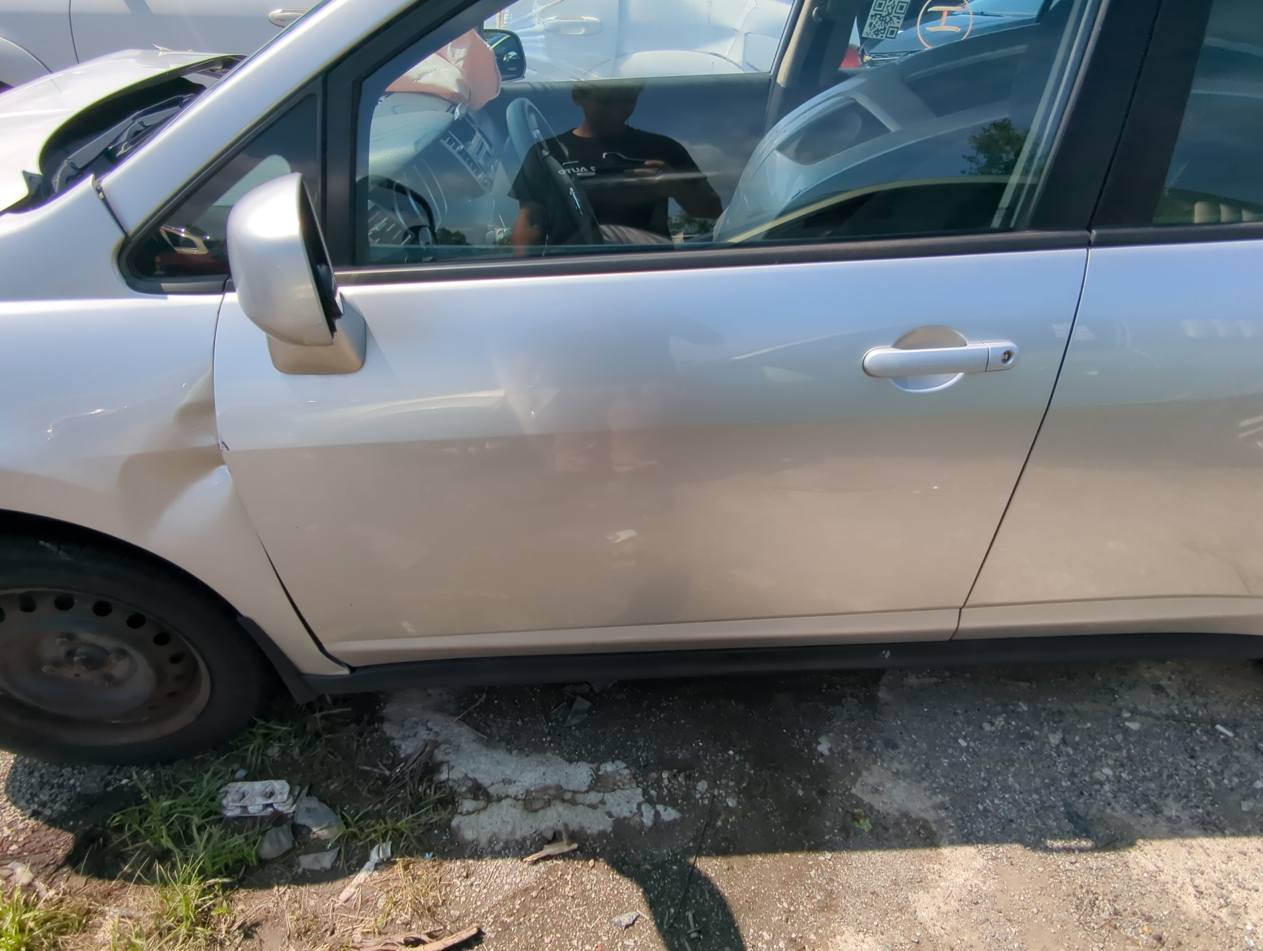 Picture of 2007-2012 Nissan Versa Driver Front Door Oem 1062039