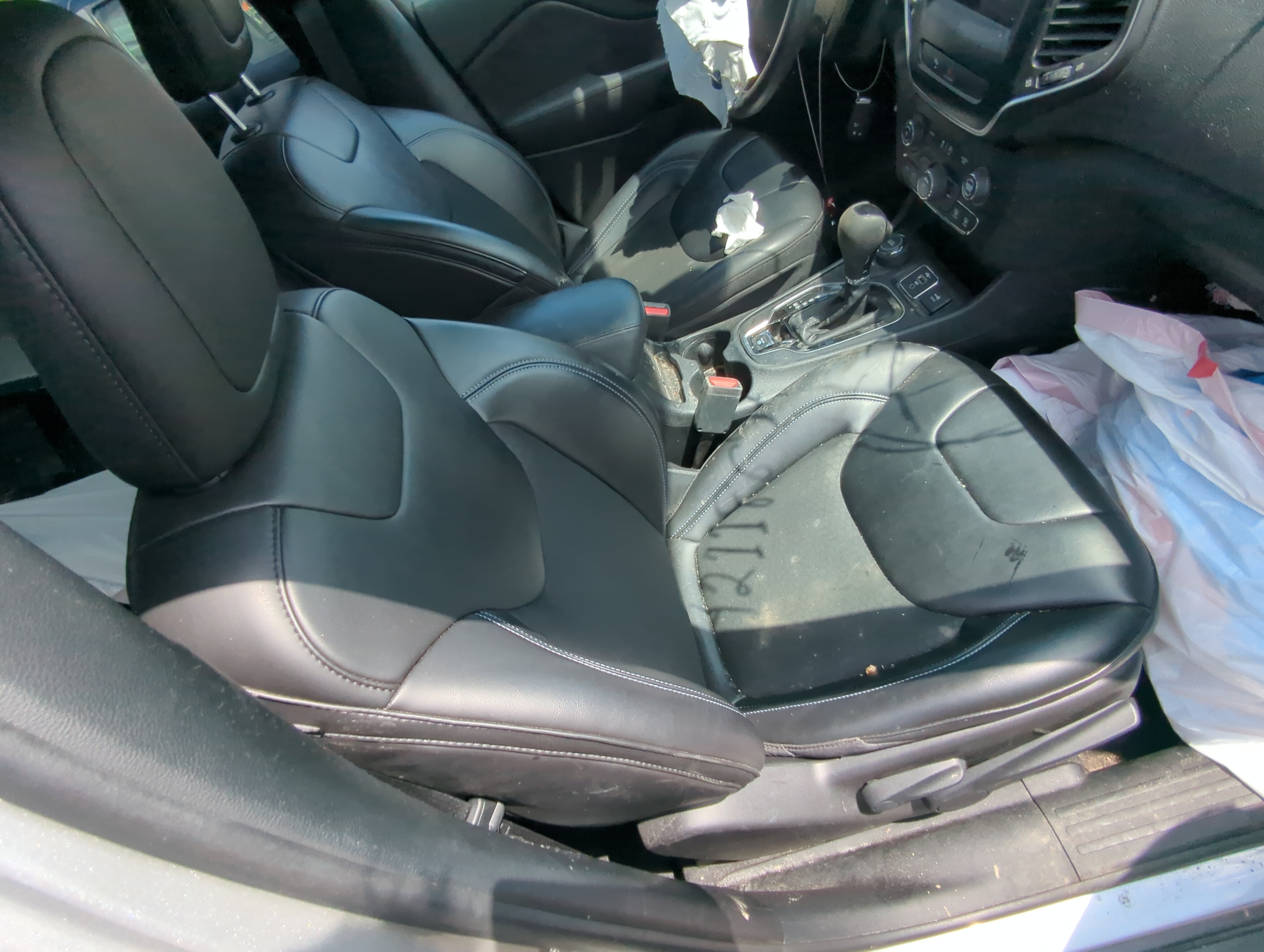Picture of 2015-2022 Jeep Cherokee Passenger Front Seat Oem 1062451