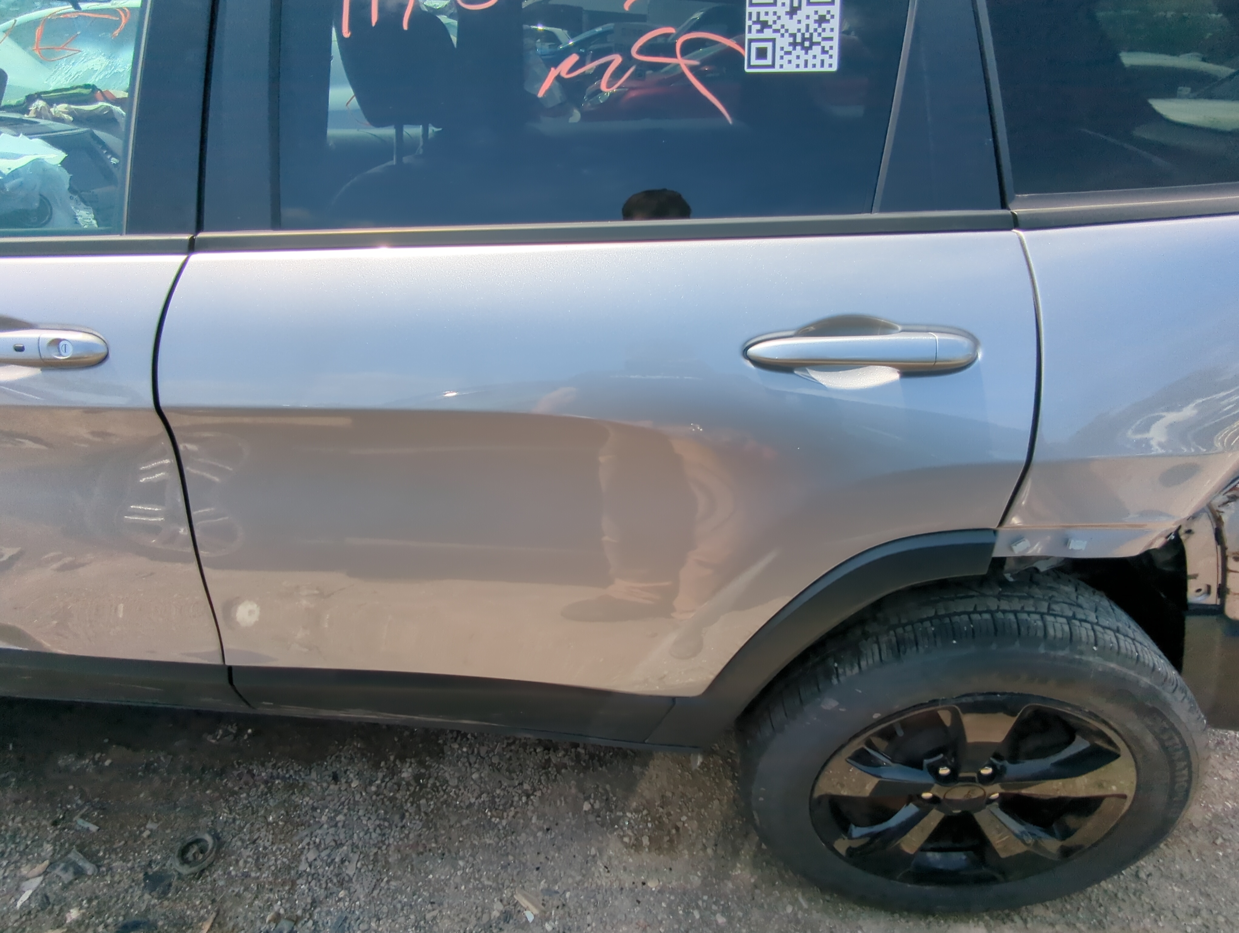 Picture of 2014-2022 Jeep Cherokee Driver Rear Door Oem 1062454