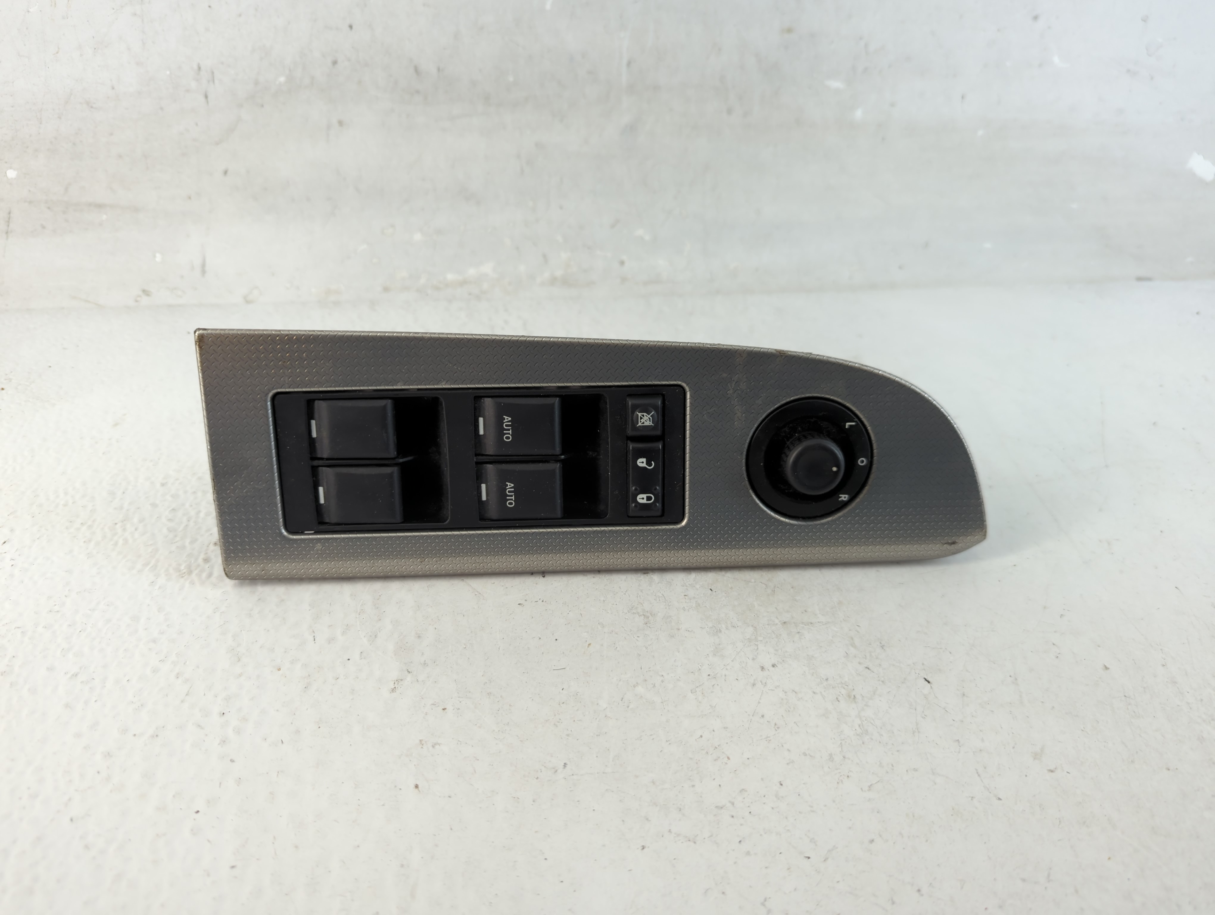 2006-2010 Jeep Commander Driver Left Door Master Power Window Switch 1062575 - Oemusedautoparts1.com