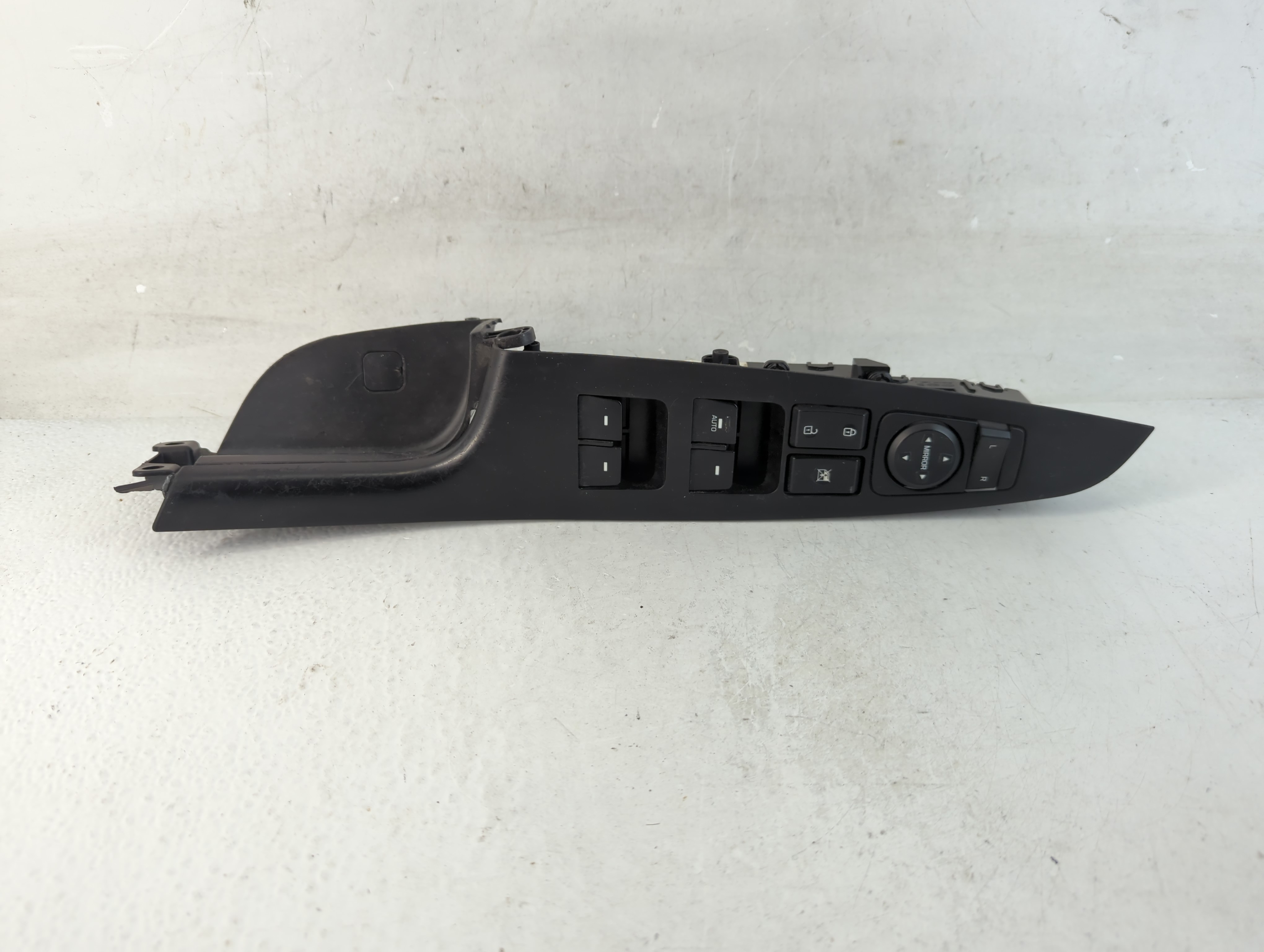 Picture of 2016-2021 Hyundai Tucson Driver Left Door Master Power Window Switch 1062577