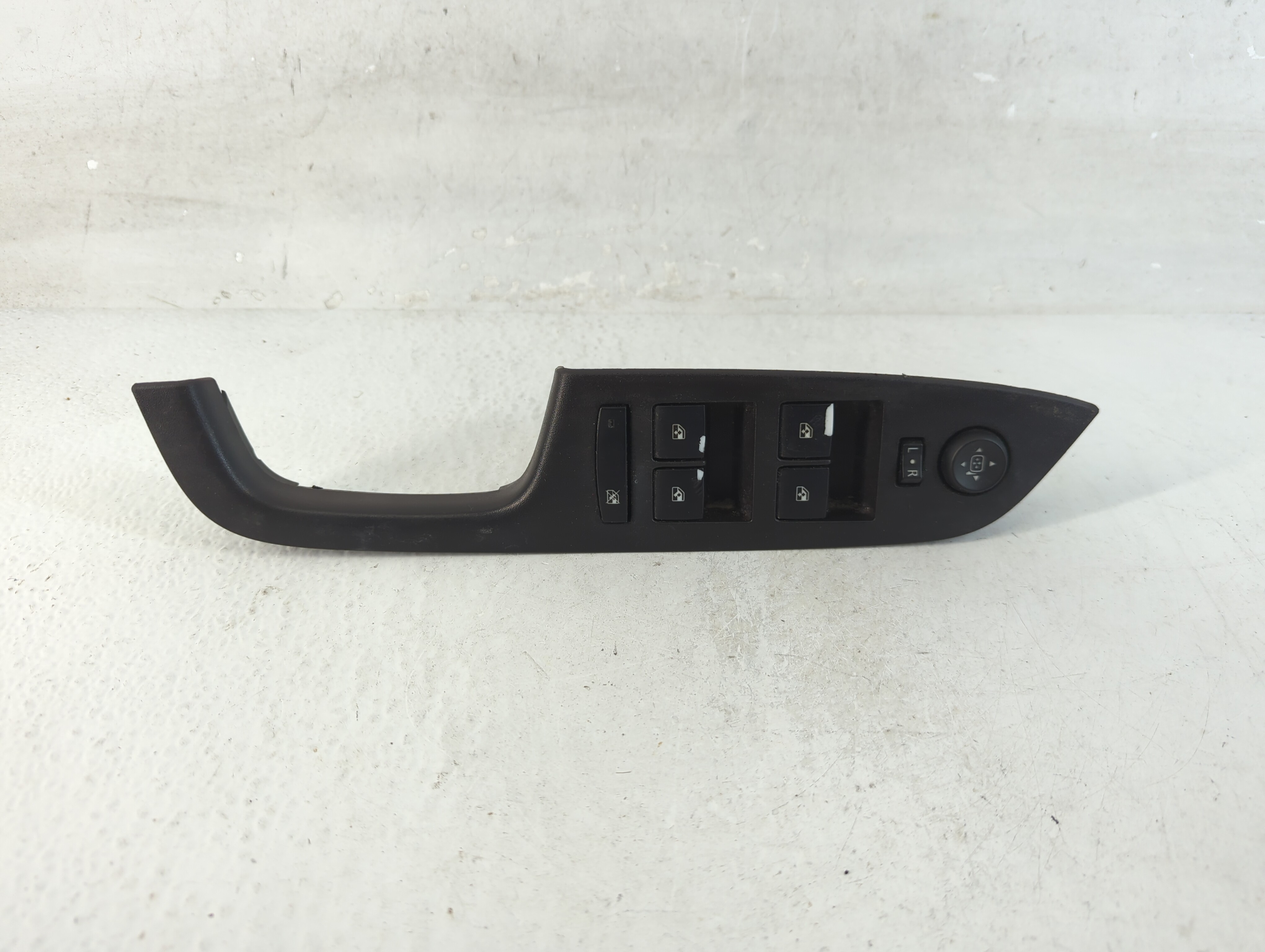 2012-2017 Chevrolet Equinox Driver Left Door Master Power Window Switch 1062578 - Oemusedautoparts1.com