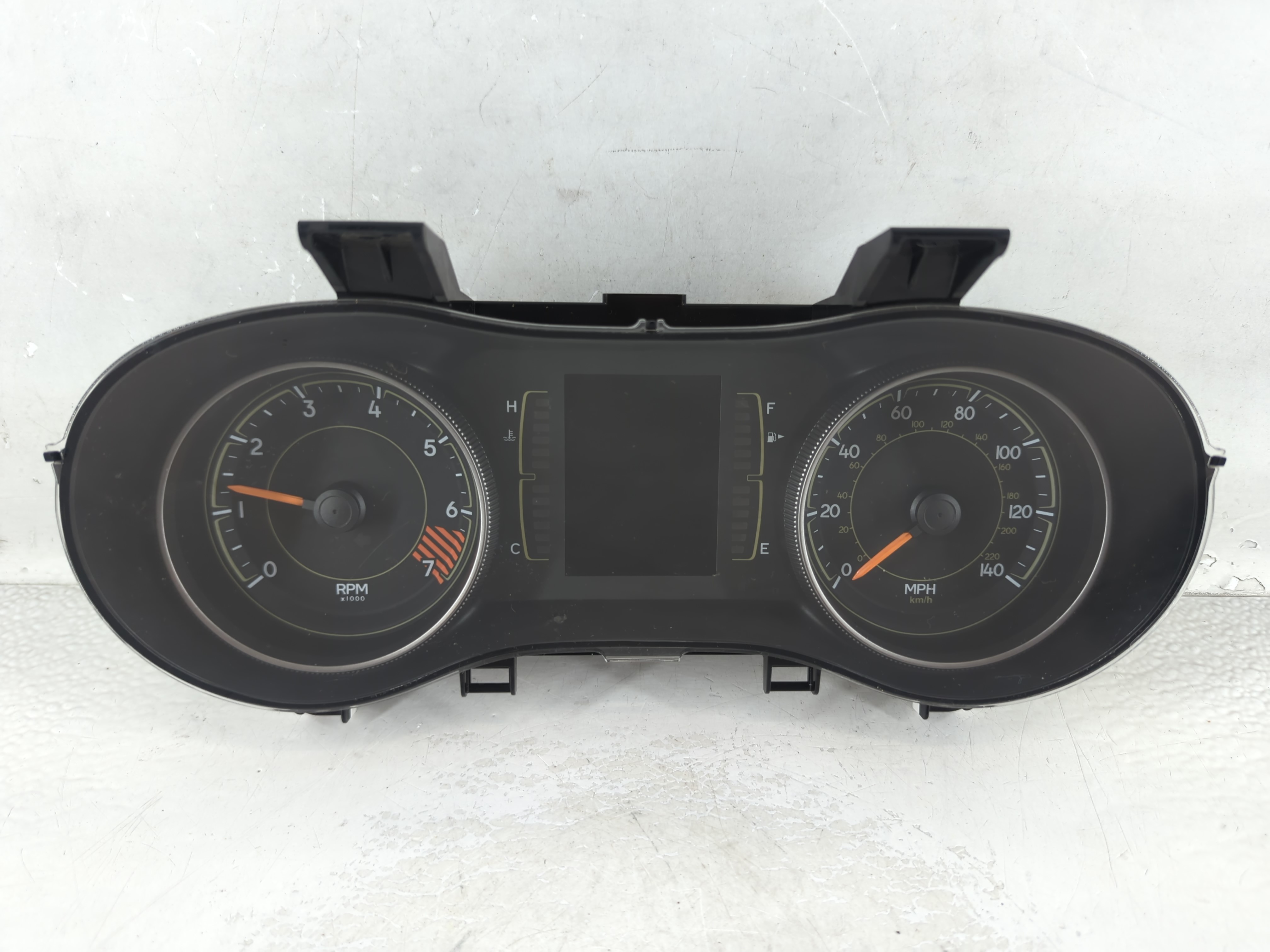 2015-2015 Jeep Cherokee Speedometer Instrument Cluster Gauges 1062903 - Oemusedautoparts1.com