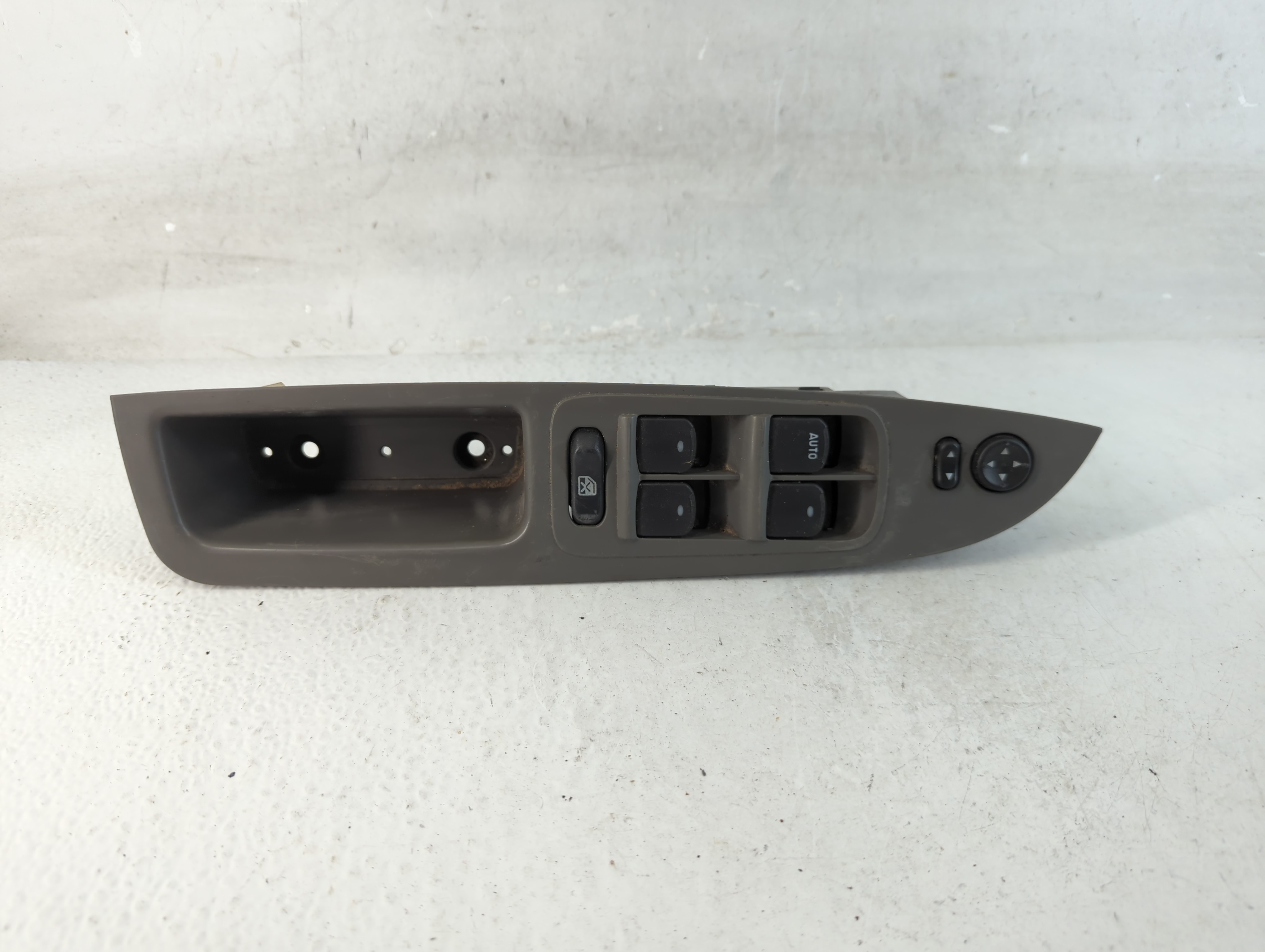 2010-2011 Chevrolet Malibu Driver Left Door Master Power Window Switch 1062944 - Oemusedautoparts1.com