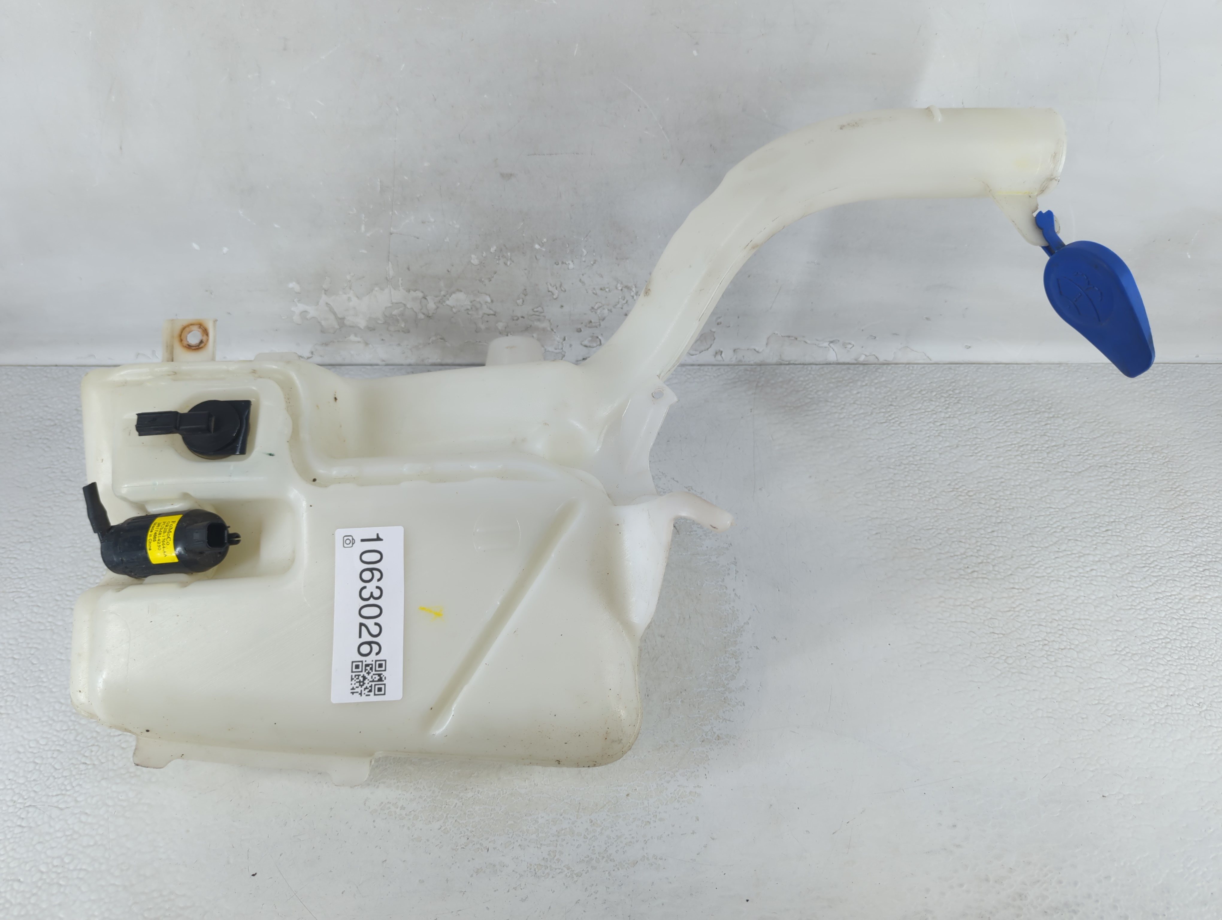 2015-2016 Ford Fusion Windshield Washer Fluid Reservoir Bottle Oem 1063026 - Oemusedautoparts1.com